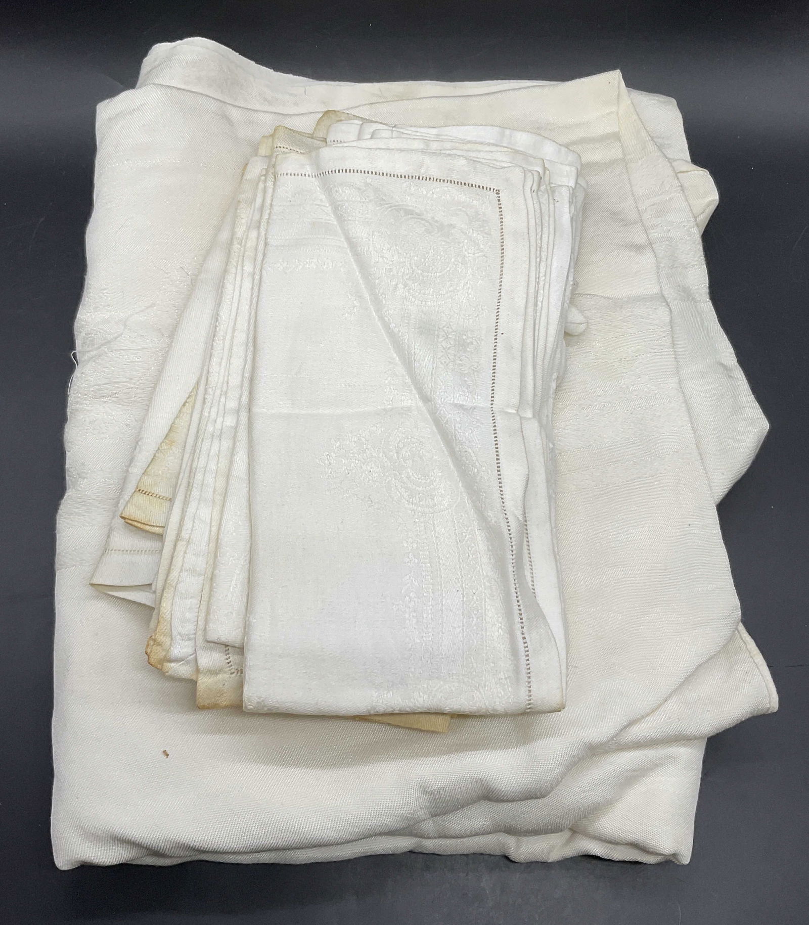 Grp Lot Vintage Table Linens, Napkins & Tablecloth (1 of 7)