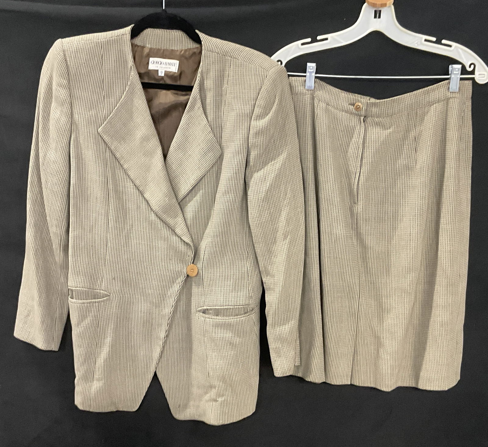 GIORGIO ARMANI Le Collezioni Blazer & Skirt, Italy (1 of 9)