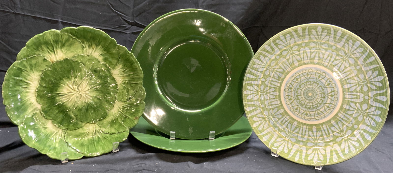 Lot 4 Porcelain Plates ESTE CE ITALY, & More: Lot includes 4 plates. Two solid green (undersides marked ESTE CE MADE IN ITALY, 1 cabbage leaf form (Marked for ITALY) & one patterned with blue, green and white detail. Three plates have circular fo