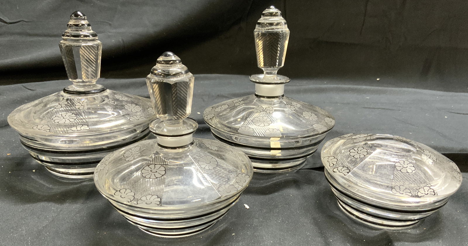 4 Art Gls Trinket Boxes & Lids & Perfume Bottles (1 of 7)