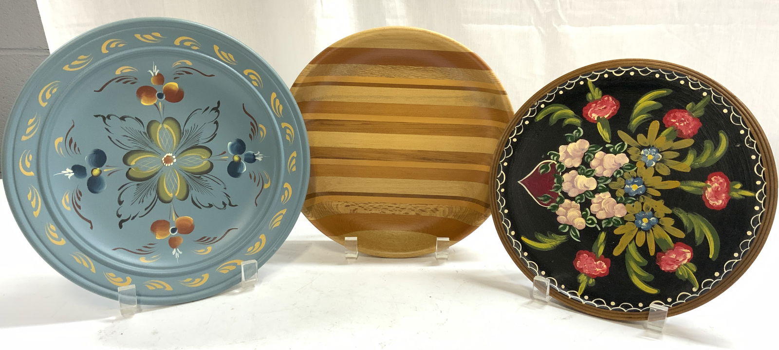 Lot 3 Assorted Hand Painted Wooden Plates (1 of 6)