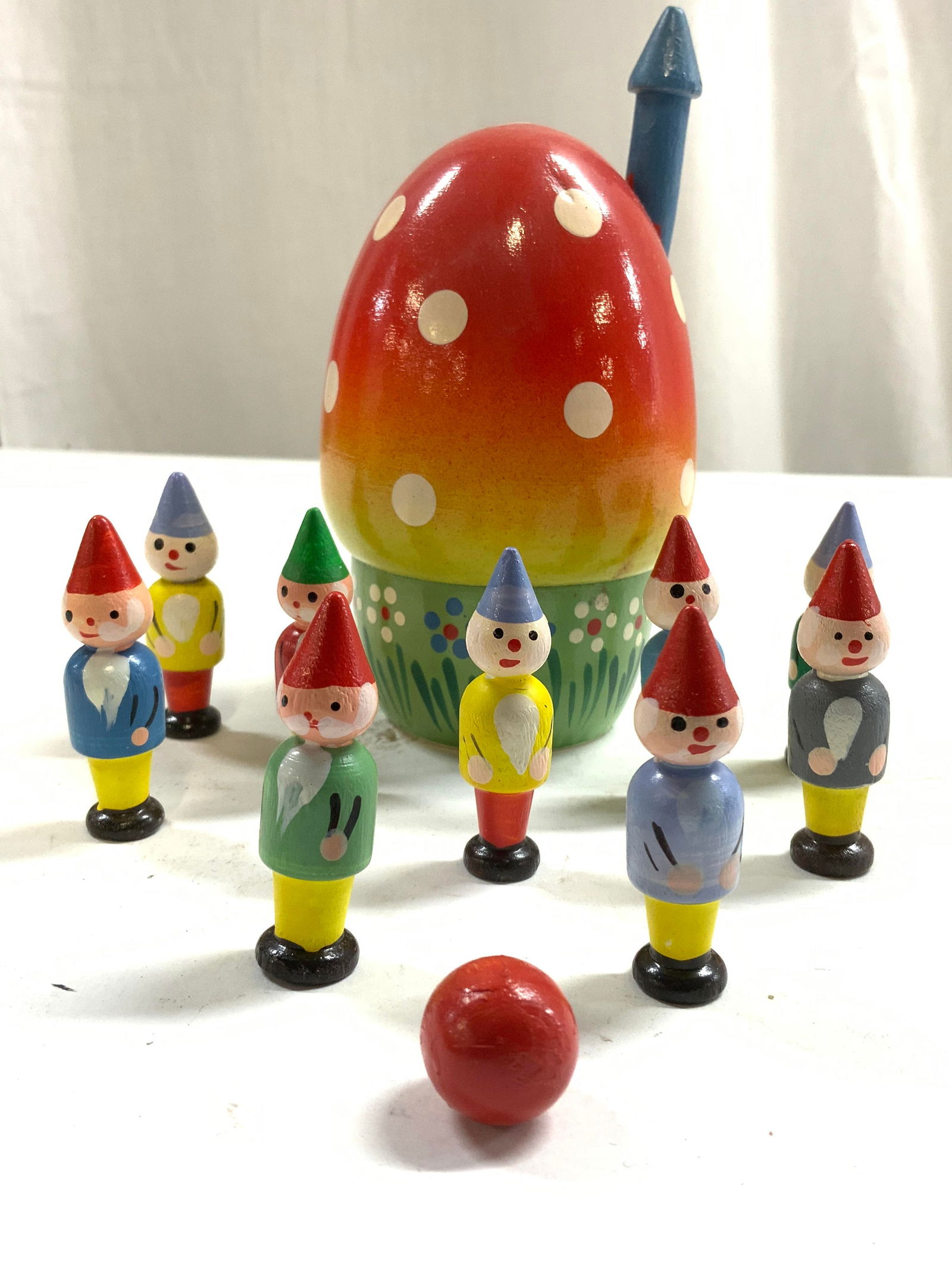 Lot 11 Wooden Elf Figures & Mushroom House (1 of 8)