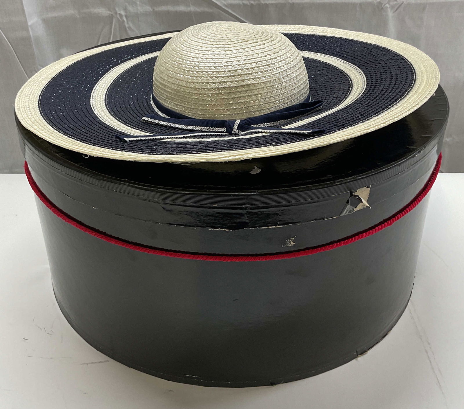 Vntg Plaza Suite BETMAR White Blue Stripe Hat NWT (1 of 7)