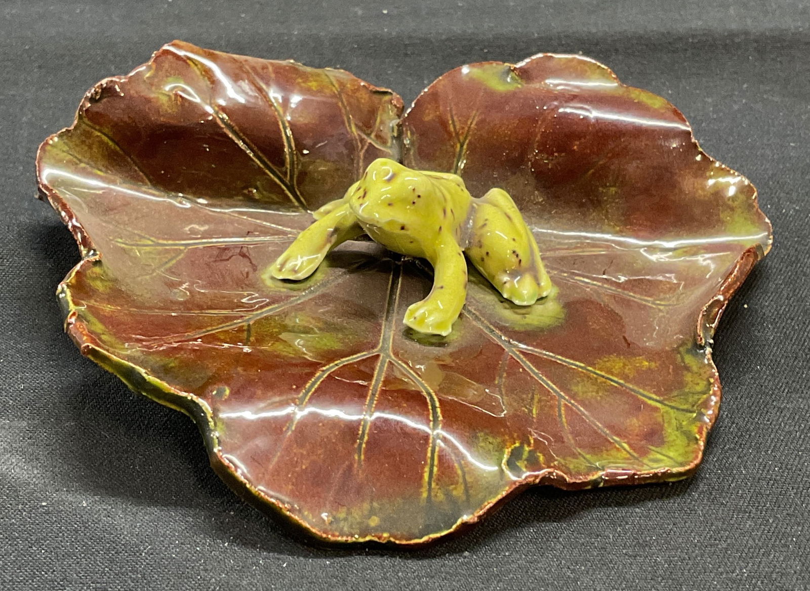Vntg Signed Nelly Ceramic Frog on Lily Pad Figural (1 of 7)