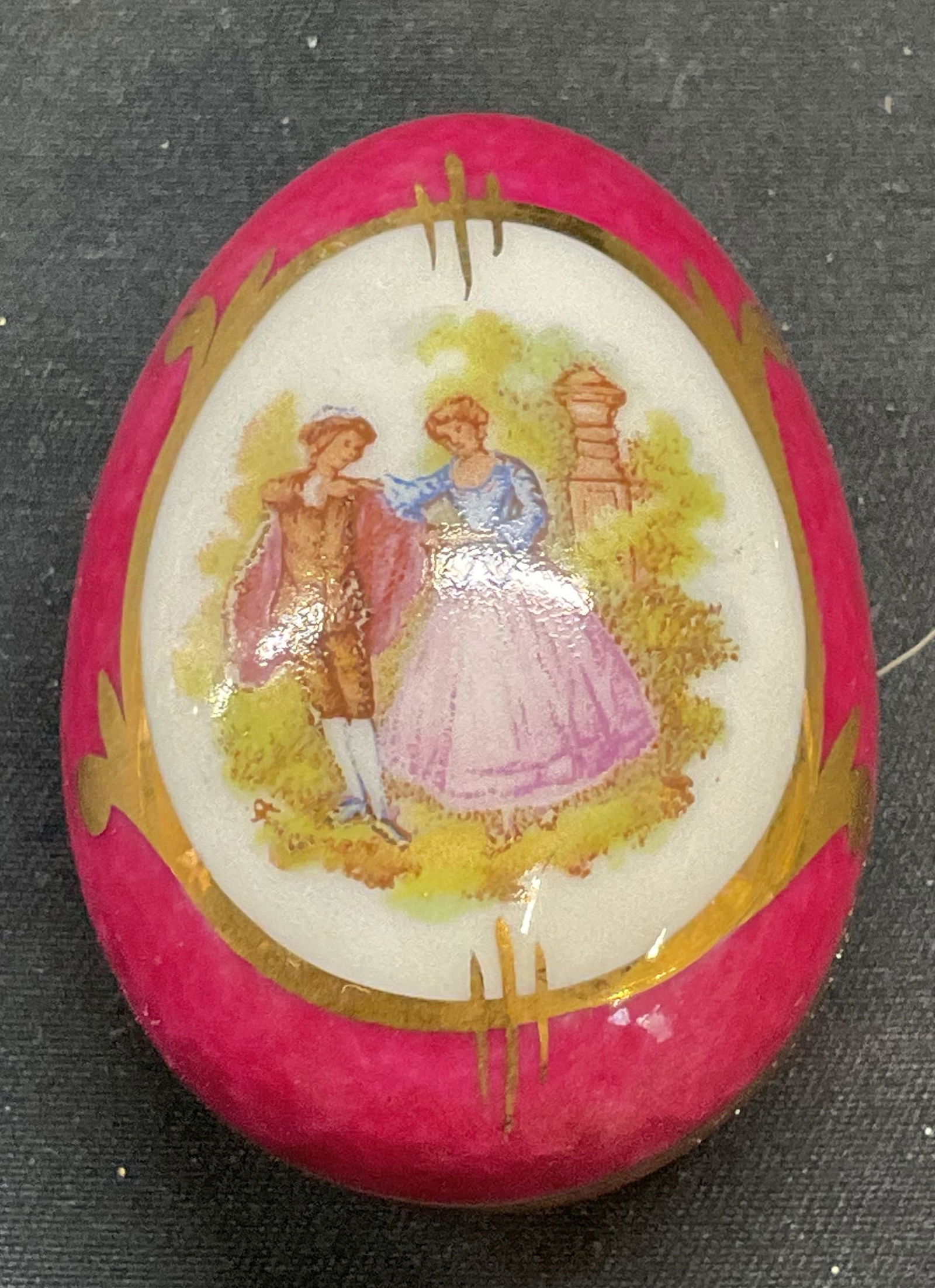 Vntg Limoges Porcelain Couple Trinket Box France (1 of 7)