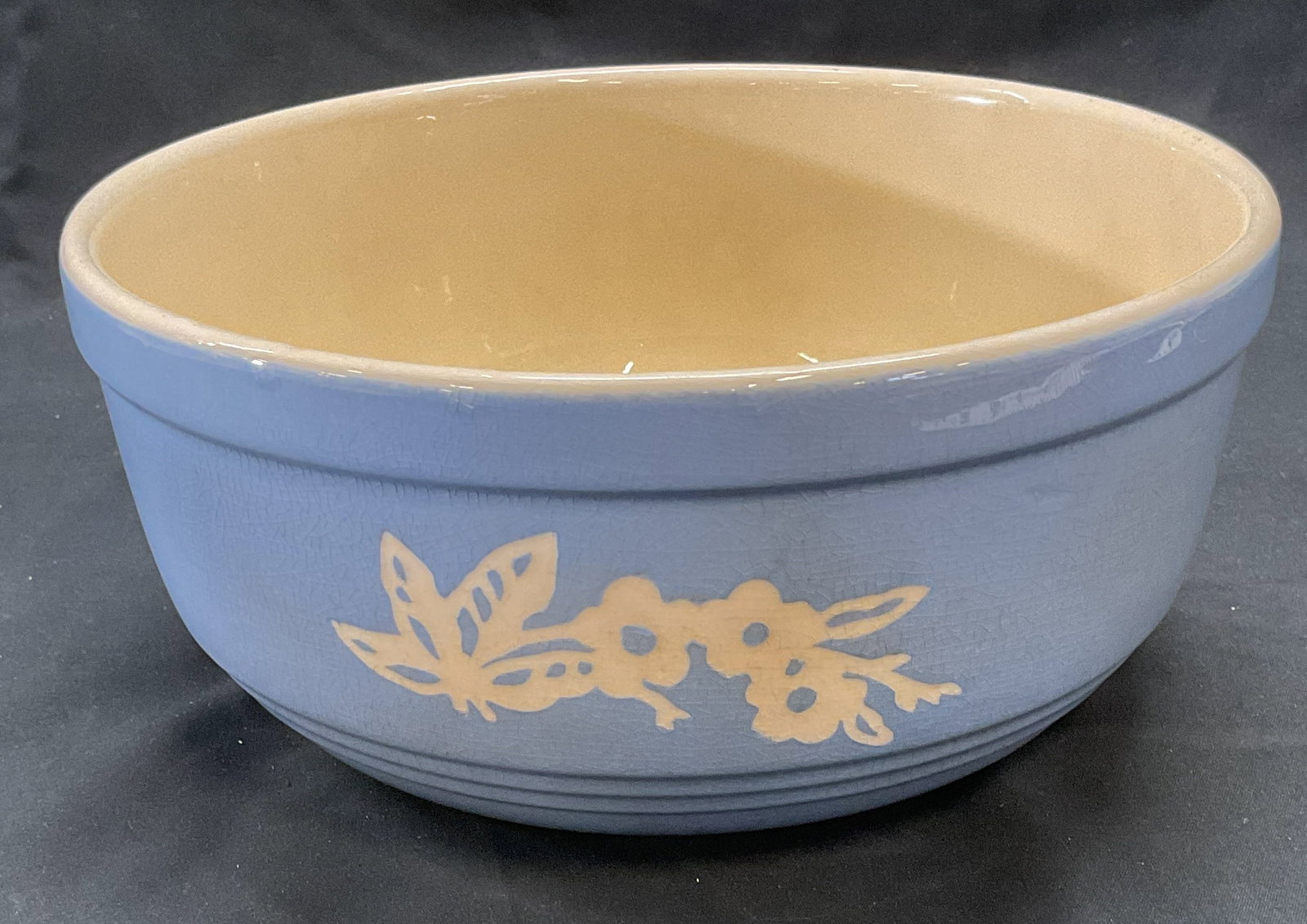 Vntg Harker Cameo Ware Blue Ceramic Bowl: Vintage Cameo Ware by Harker blue and white ceramic bowl with floral motif. Trademarked to underside. Measures approx. 9 x 4 inches. Surface wear including scratching and crazing observed. Harker, Har