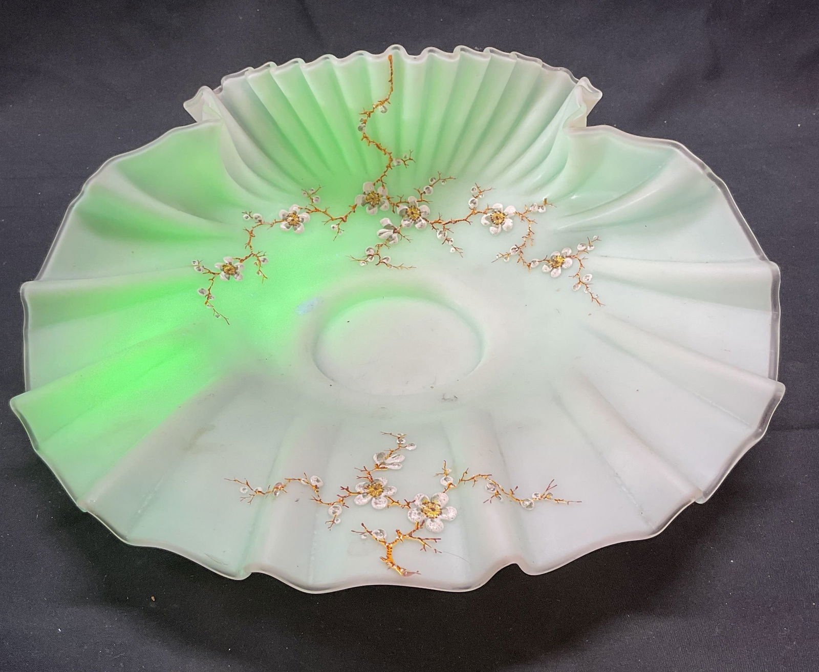 Vntg Hand Painted Uranium Satin Glass Shell Dish (1 of 8)