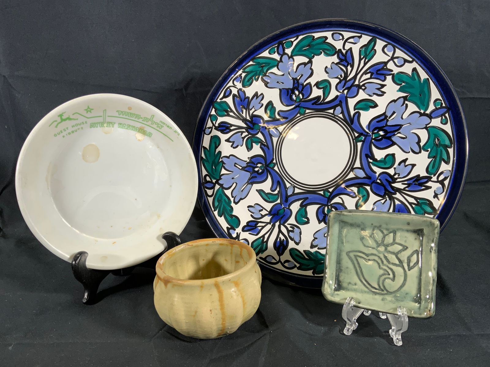 Lot 4 Assorted Ceramic Pottery Dishes & Pot (1 of 13)