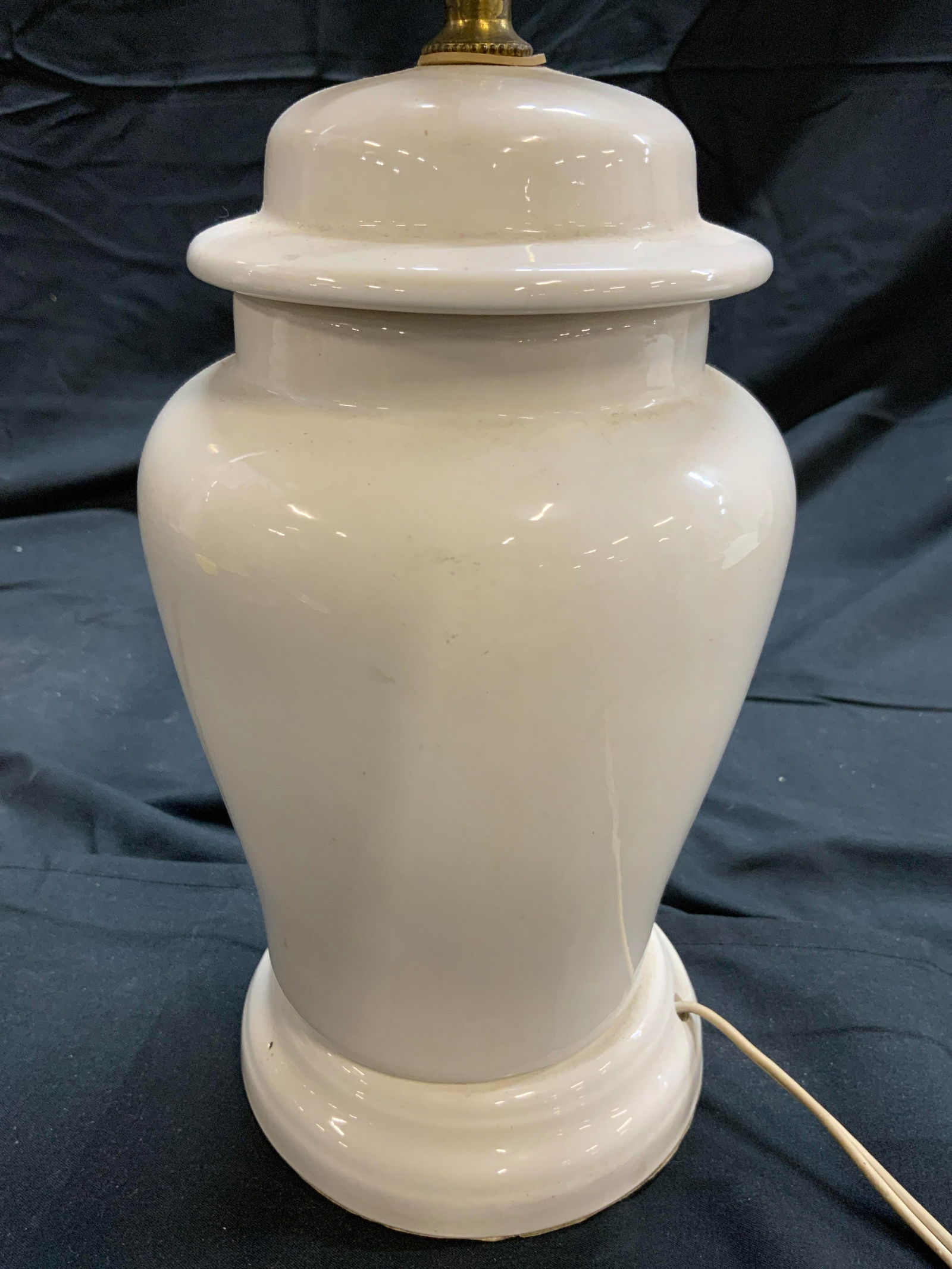 Vintage Porcelain Table Lamp Cream (1 of 6)