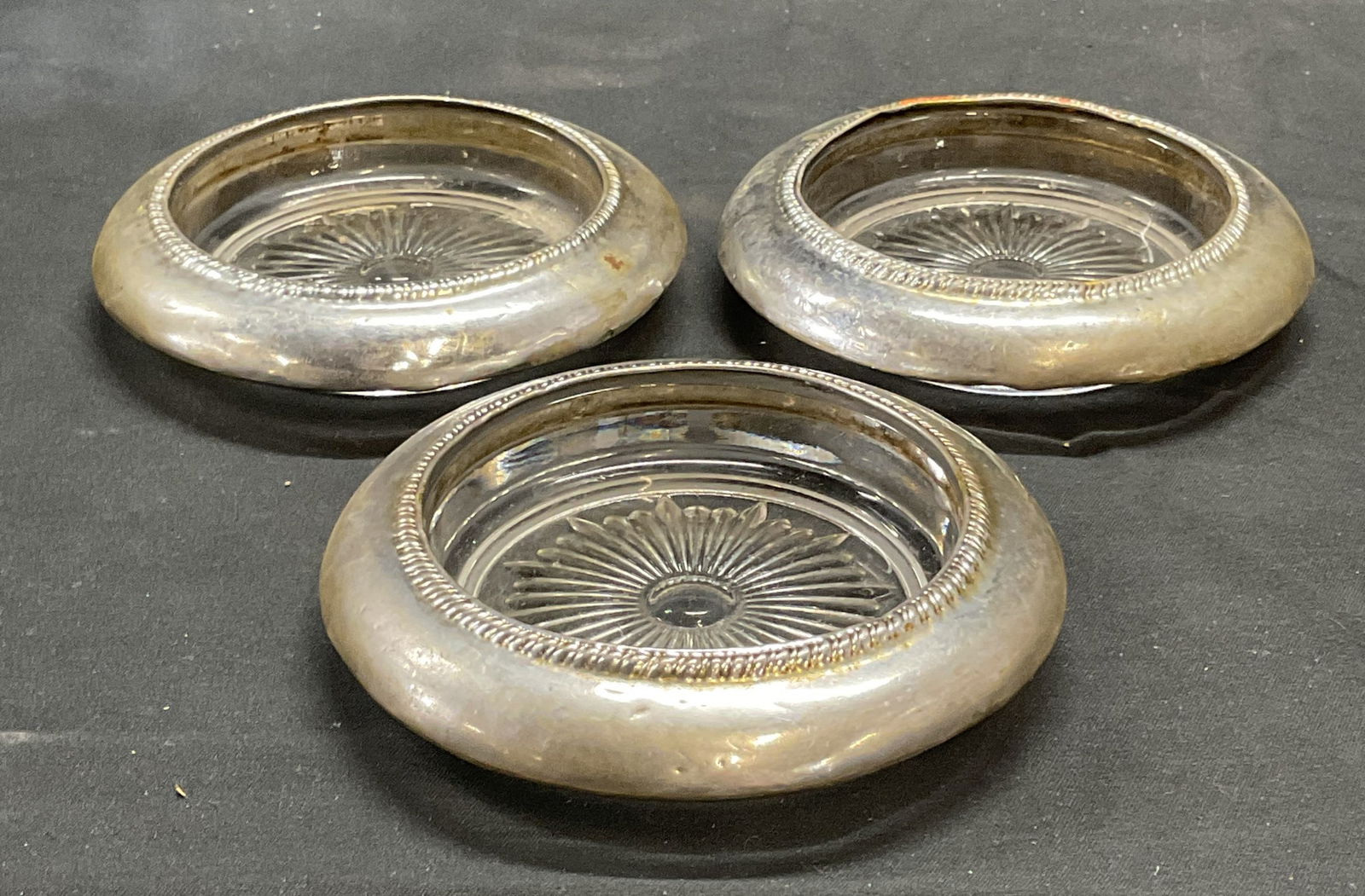 Set 3 Vintage Glass & Silver Tone Metal Coasters: Set of 3 vintage glass coaster with silver tone metal frames and raised cable patterns. Measure approx. 4 x 1 inches each. All pieces have wear including scratching and denting observed. Coaster, glas