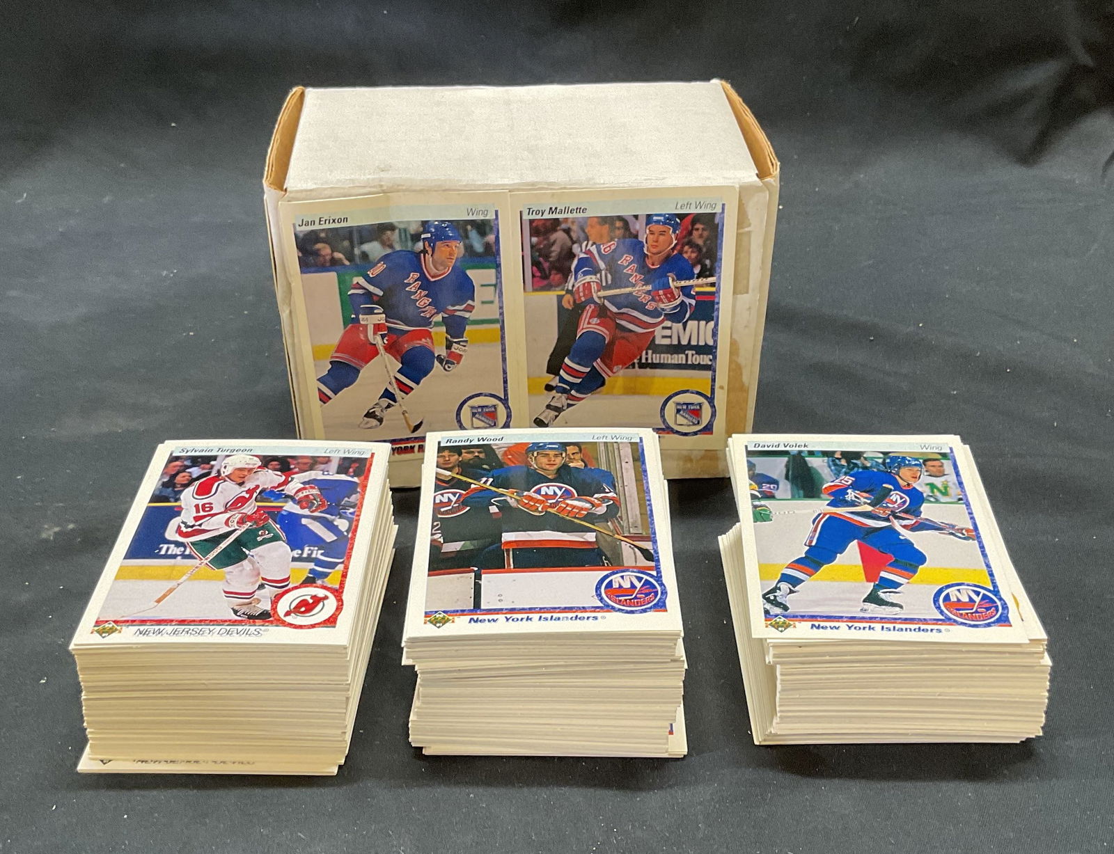 Group Vntg 1990s NHL Hokey Trading Cards (1 of 7)