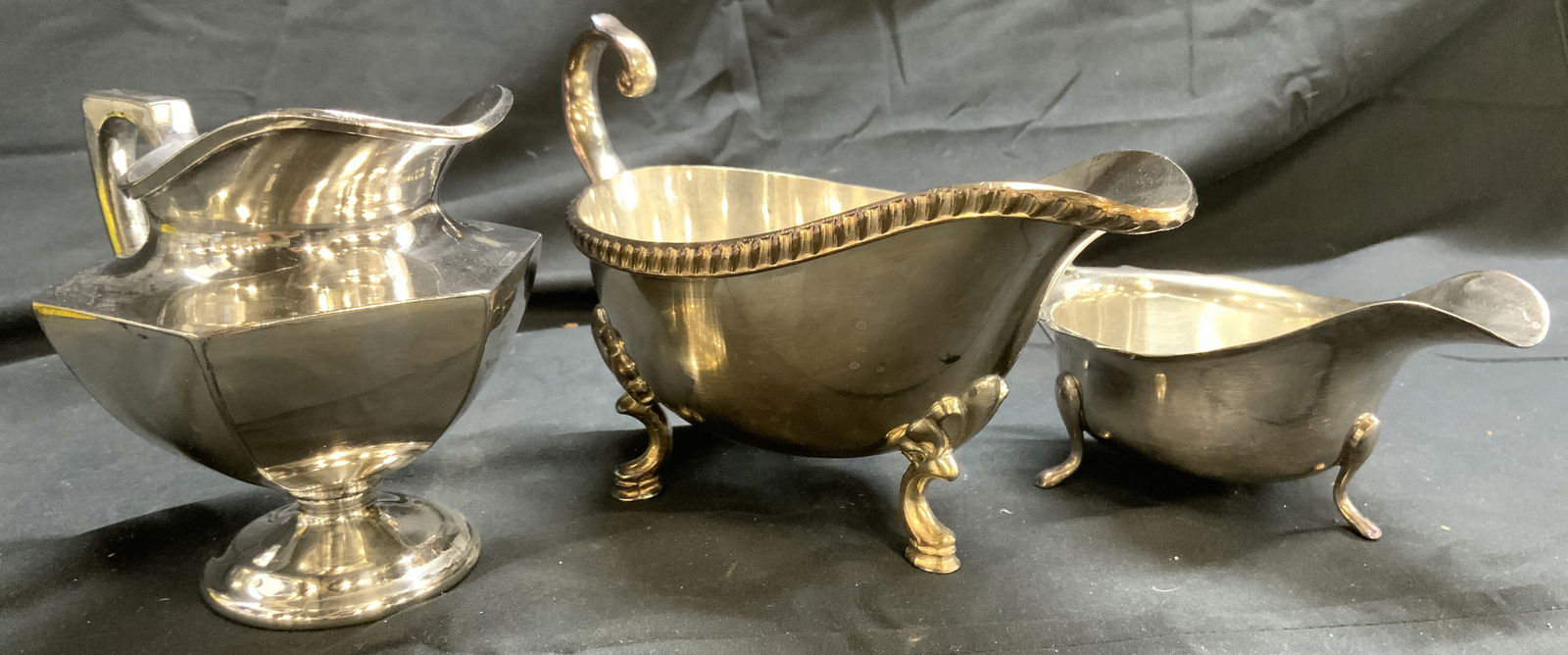 Silver Plate Lot 3 Vntg Gravy Boats CRESCENT & More (1 of 7)