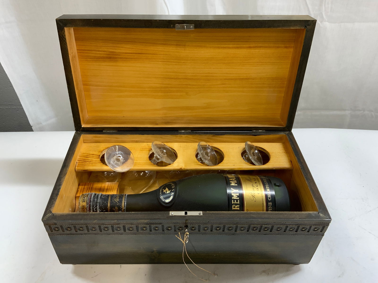 REMY MARTIN Cognac Bottle & Cordials In Wood Box (1 of 7)