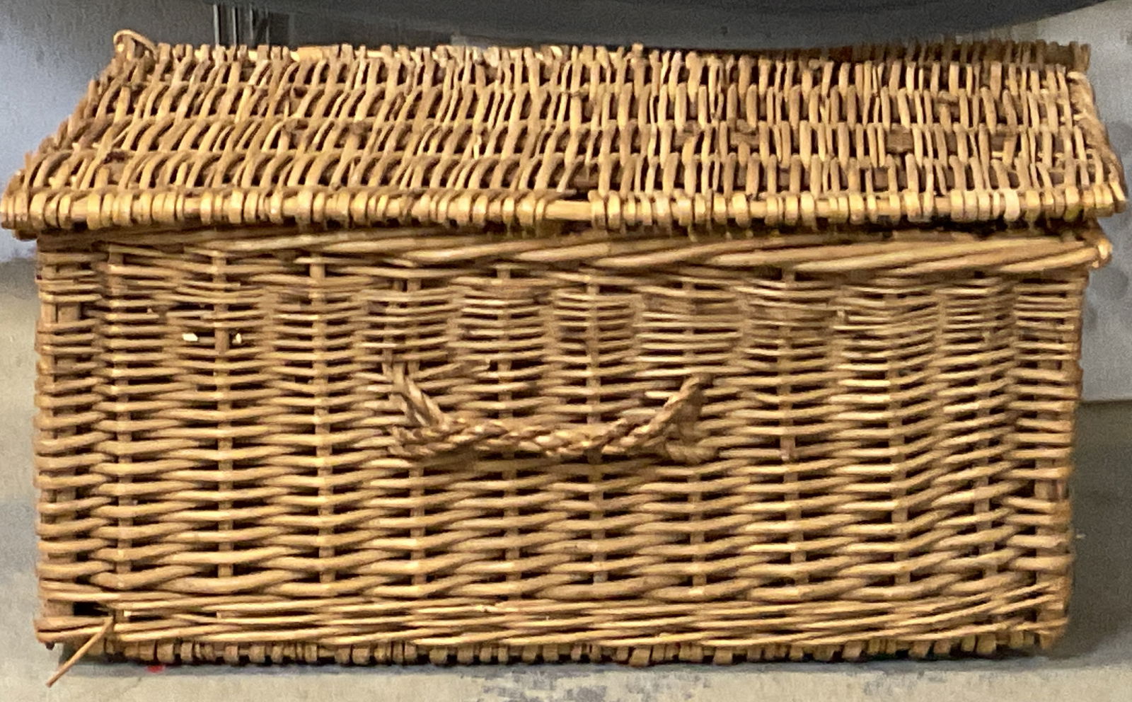 Vintage Lidded Woven Basket W/ Handle (1 of 6)