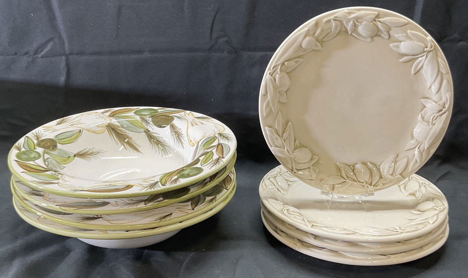 Lot 8 Williams Sonoma & Laurie Gates Tableware (1 of 7)