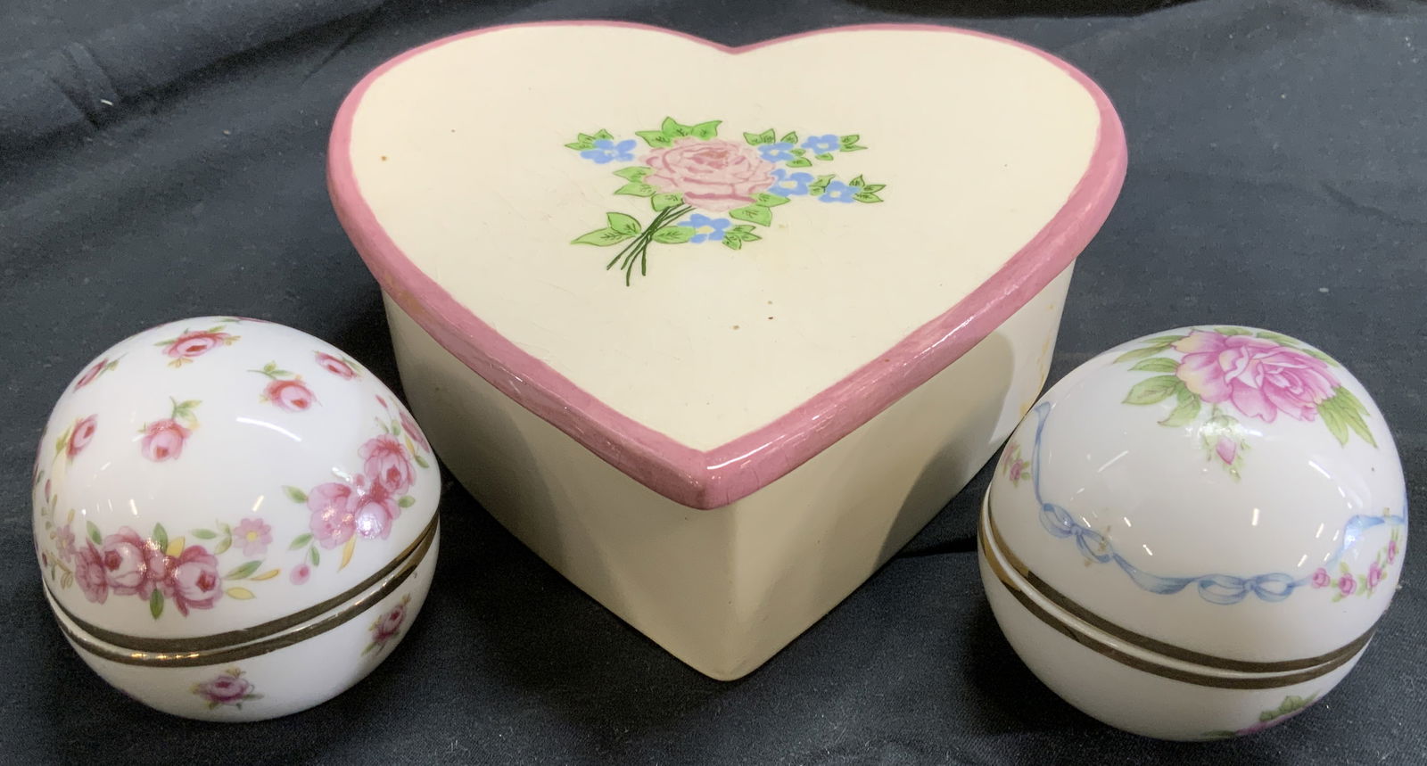 Lot 3 Assorted Porcelain Trinket Boxes W Lids (1 of 7)
