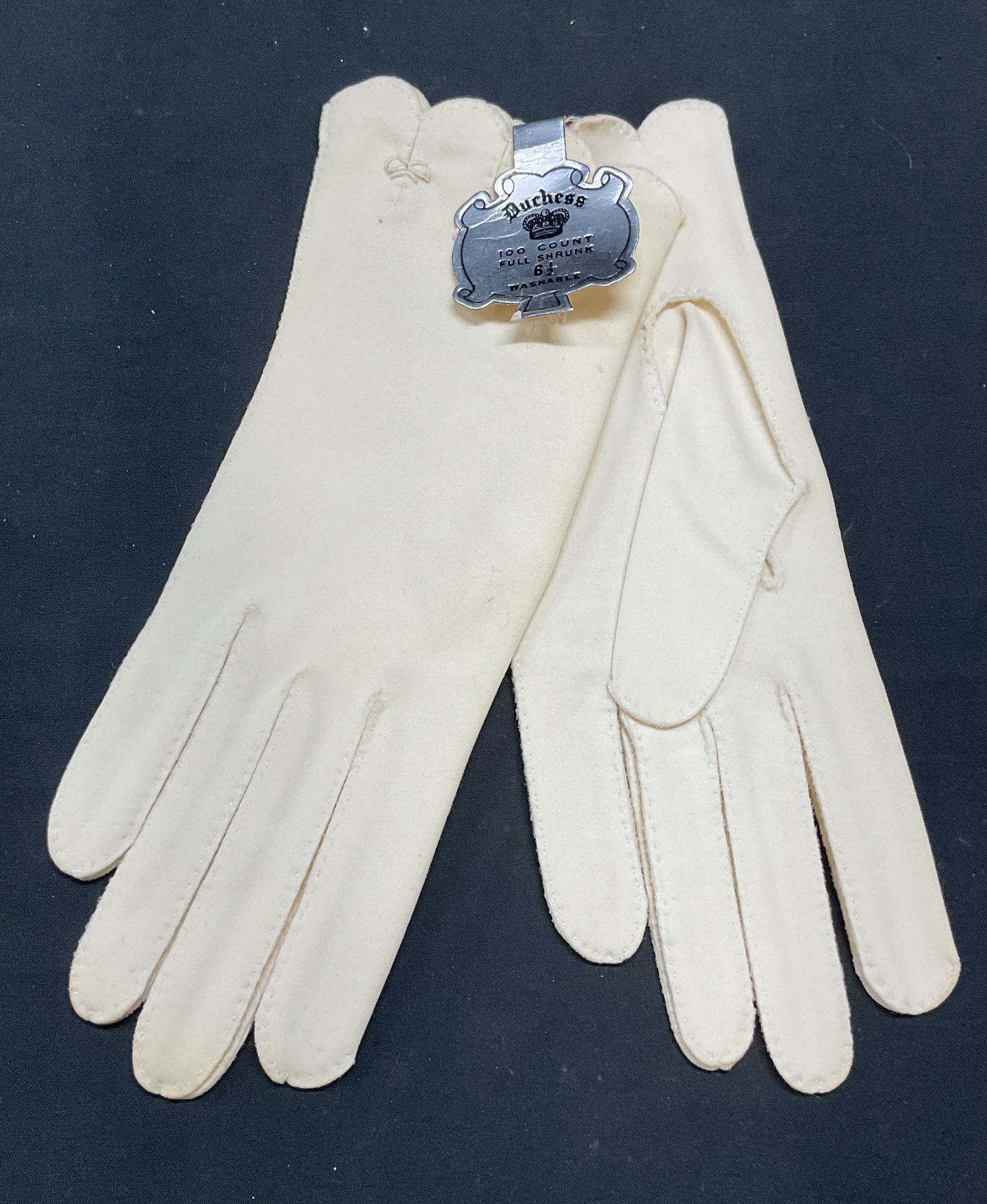 Vintage Duchess White Cotton Gloves NWT: Vintage Duchess white cotton gloves. New with tag. Size 6 1/2. Measure approx. 9 inches long. Some wear to material consistent with exposure. Duchess, duchess gloves, cotton gloves, white gloves, desi