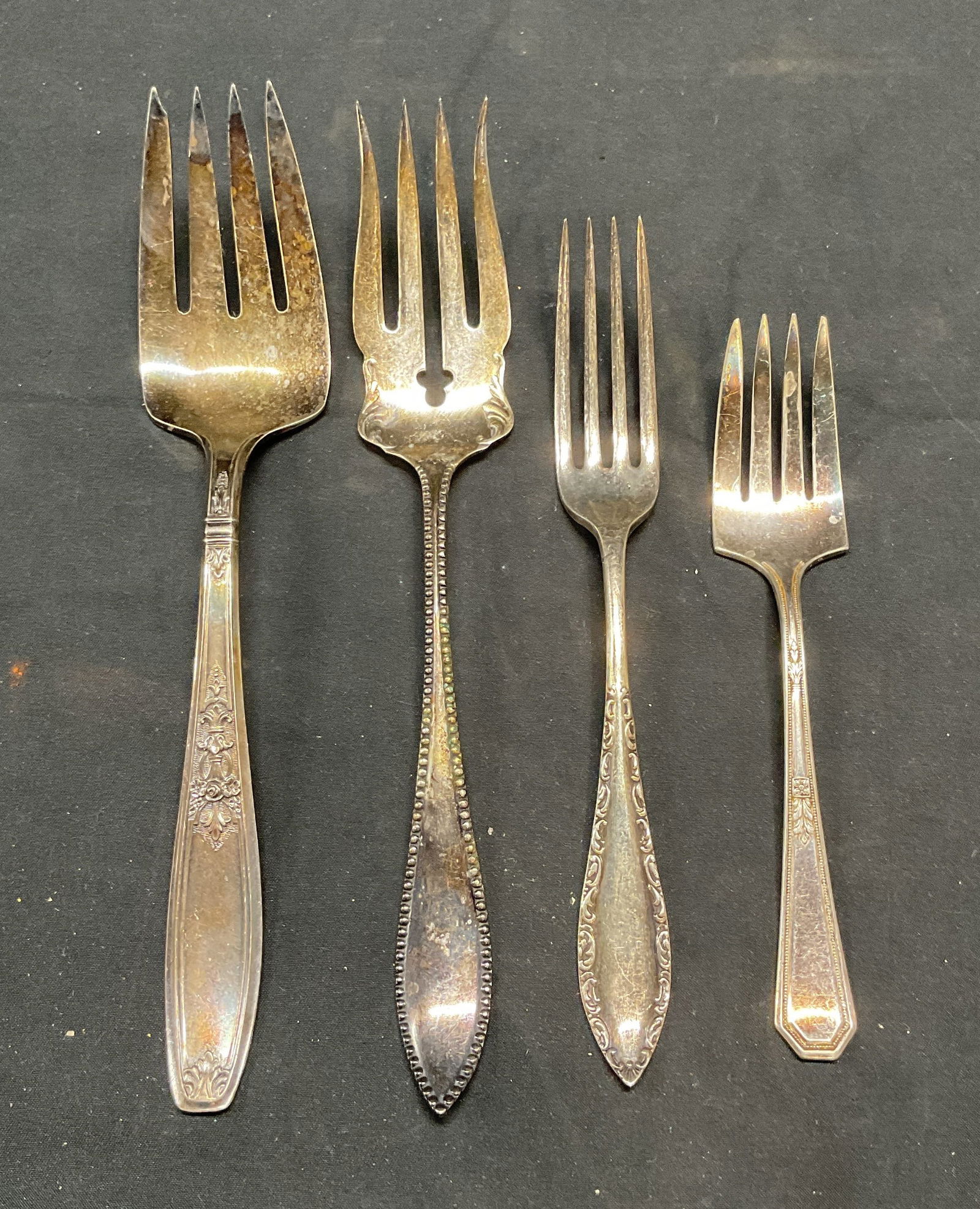 Lot 4 WM Rogers & Rogers Bros Silver Pl Forks (1 of 8)