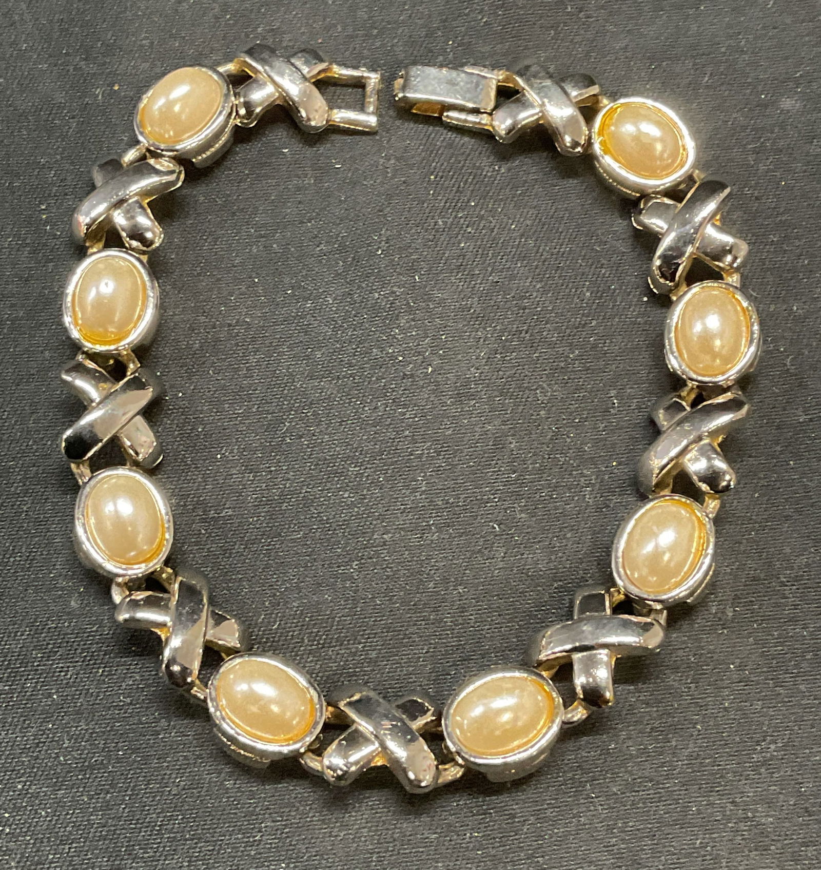 Silver Tone Faux Pearl Bracelet (1 of 7)