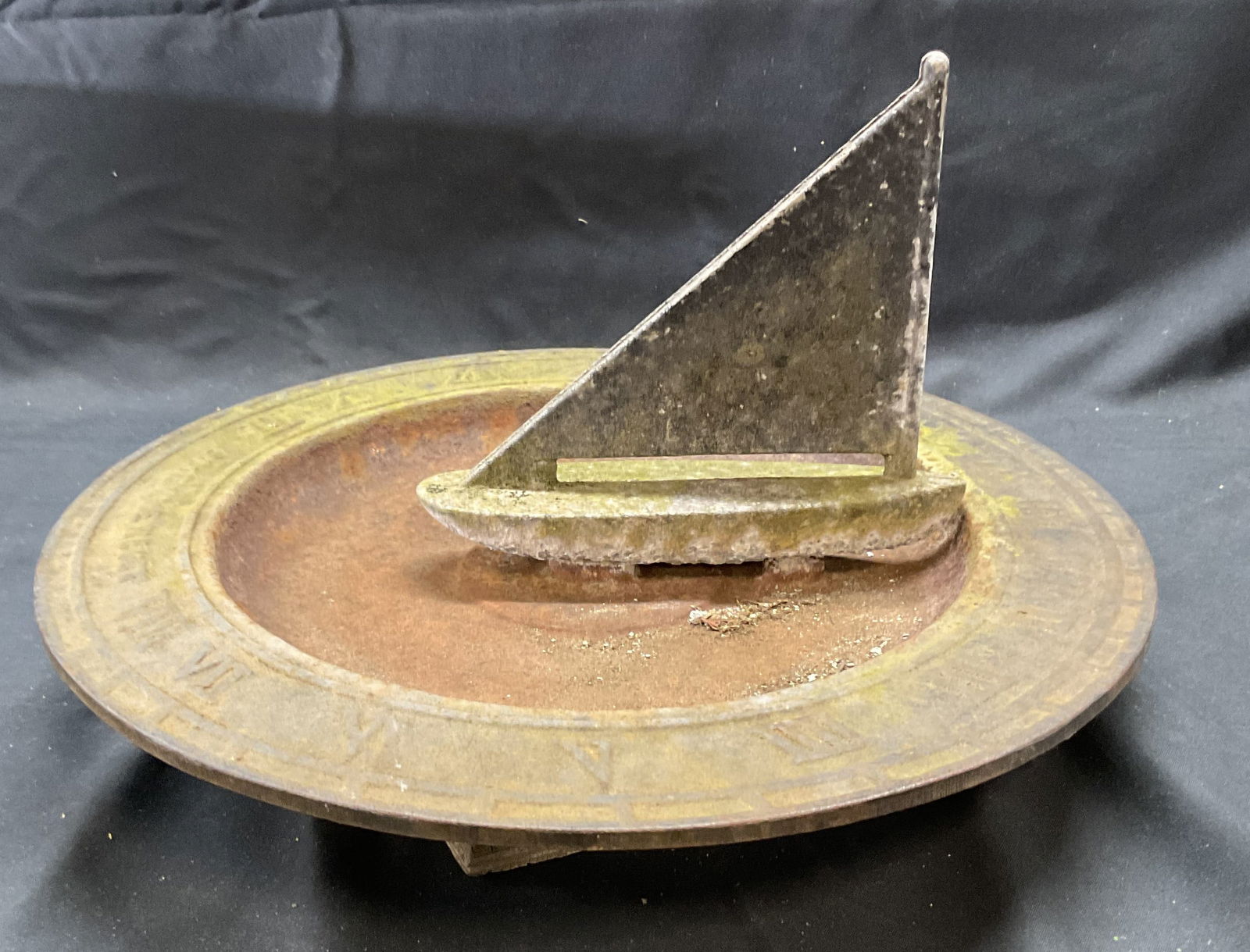 Vintage Cast Iron Sundial (1 of 7)
