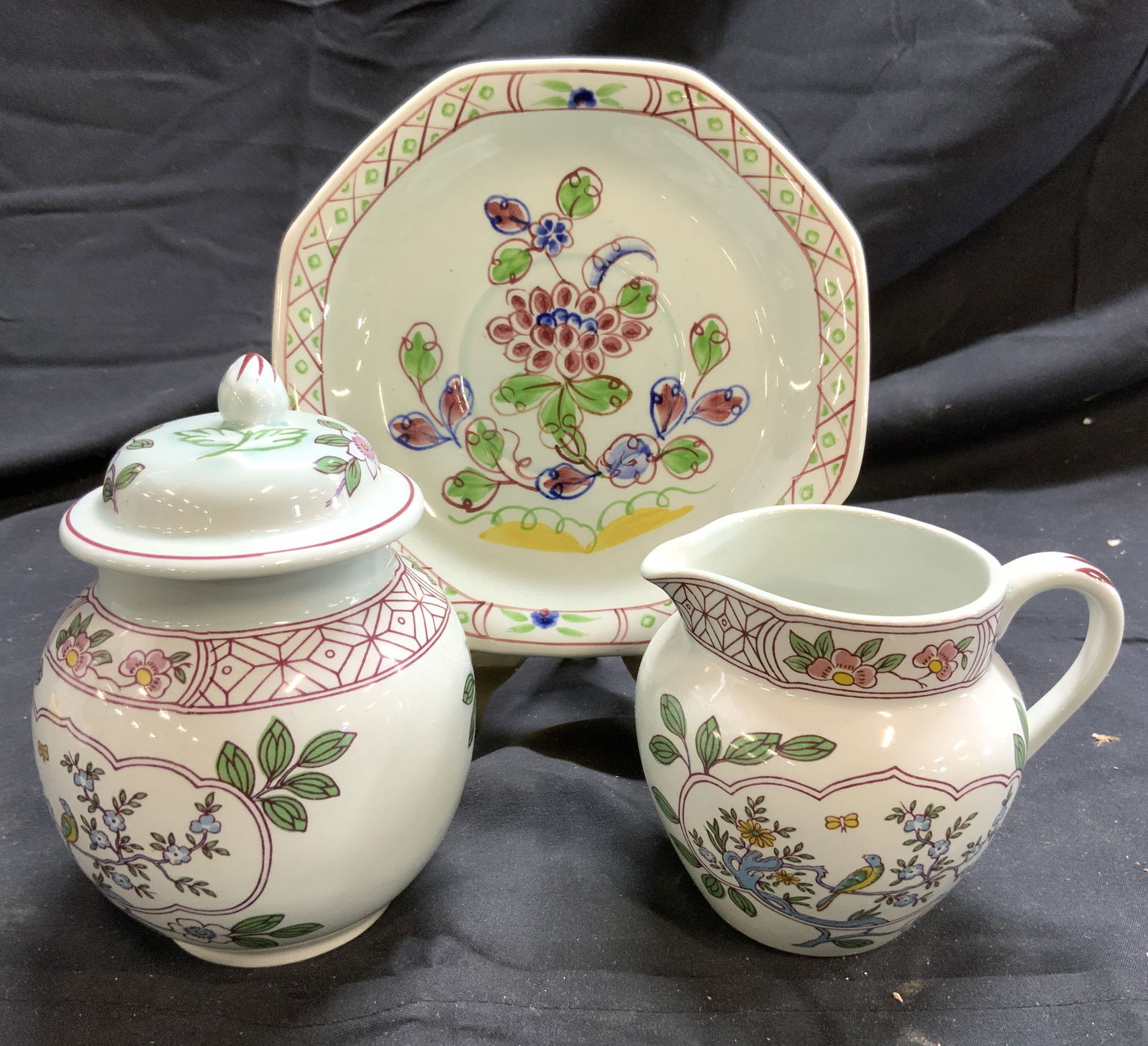 CALYX WARE Engl Singapore Bird Plate Cream & Sugar (1 of 7)