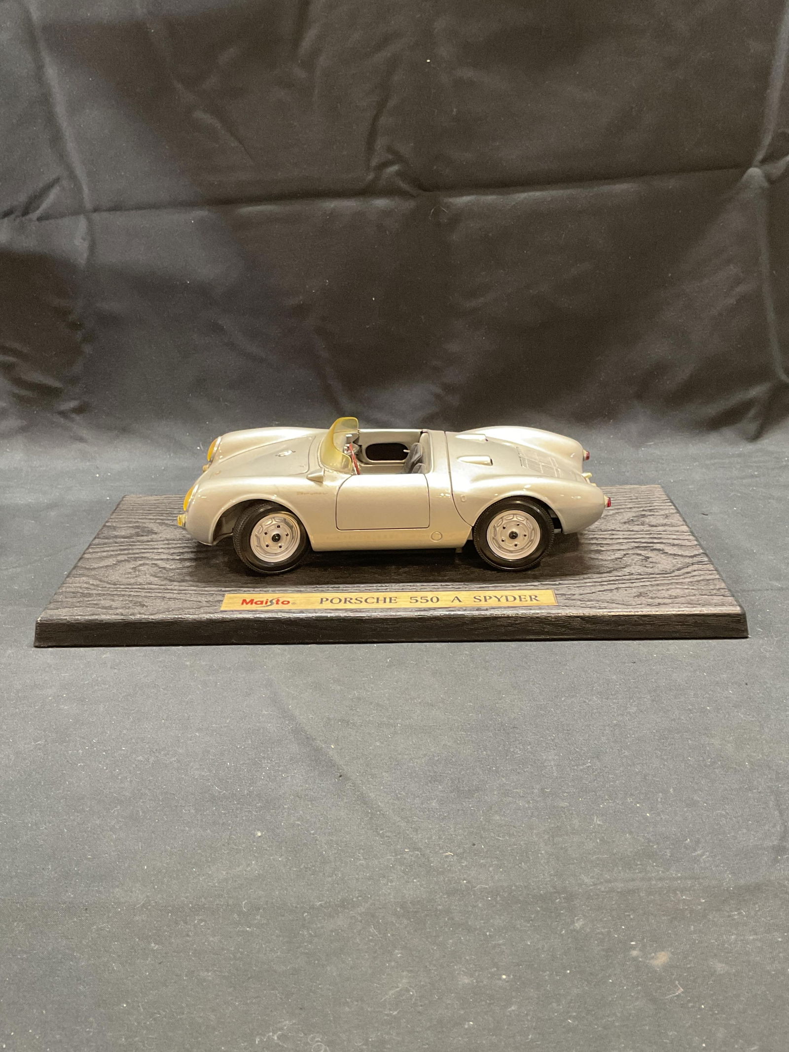 Maisto Porsche 550 A Spyder Car Model Display (1 of 6)