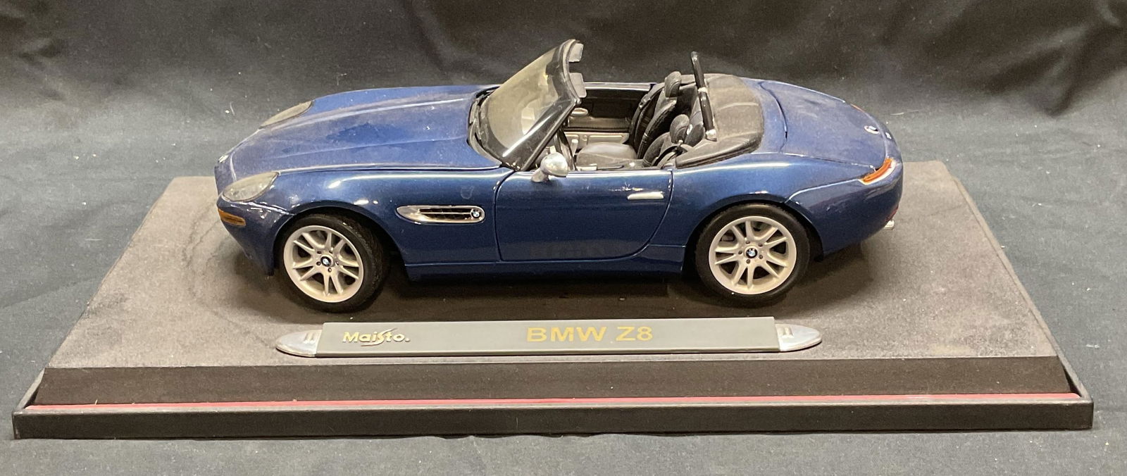 Maisto BMW Z8 Car Model Display (1 of 6)