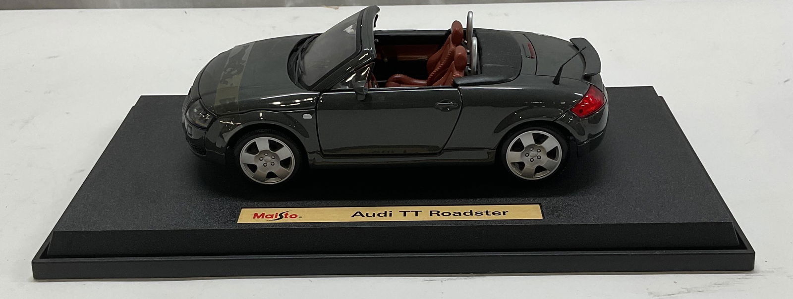 Vntg Maisto Audi TT Roadster Car Model Display (1 of 6)