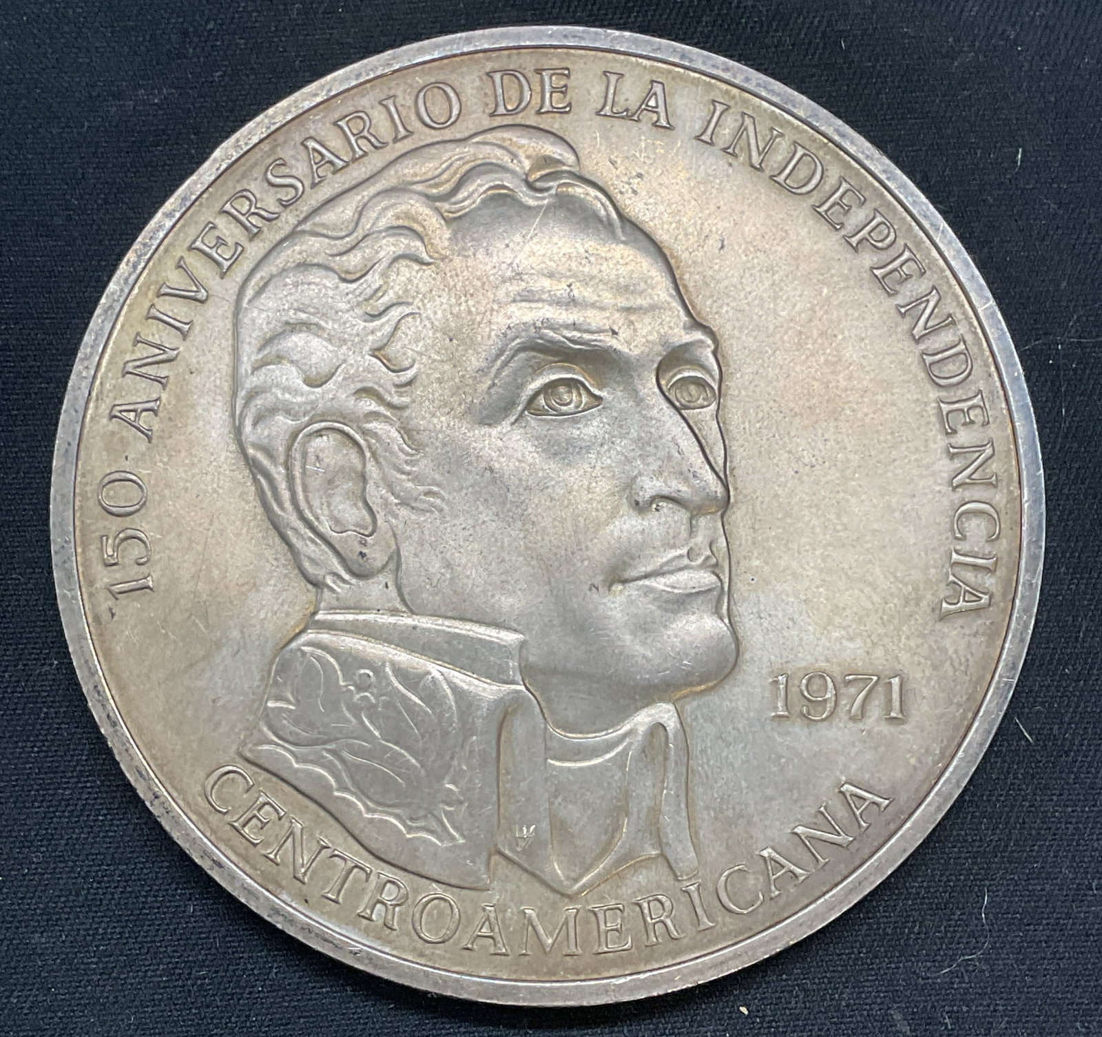 1971 Panama Independence Sterling Silver Coin: 1971 Panama 150th Anniversary of Independence 20 Balboas coin. Sterling silver, marked .925. Relief head and coat of arms motifs. Coin measures approx. 2.25 inches wide. Total weight 4.22 ozt. Some su