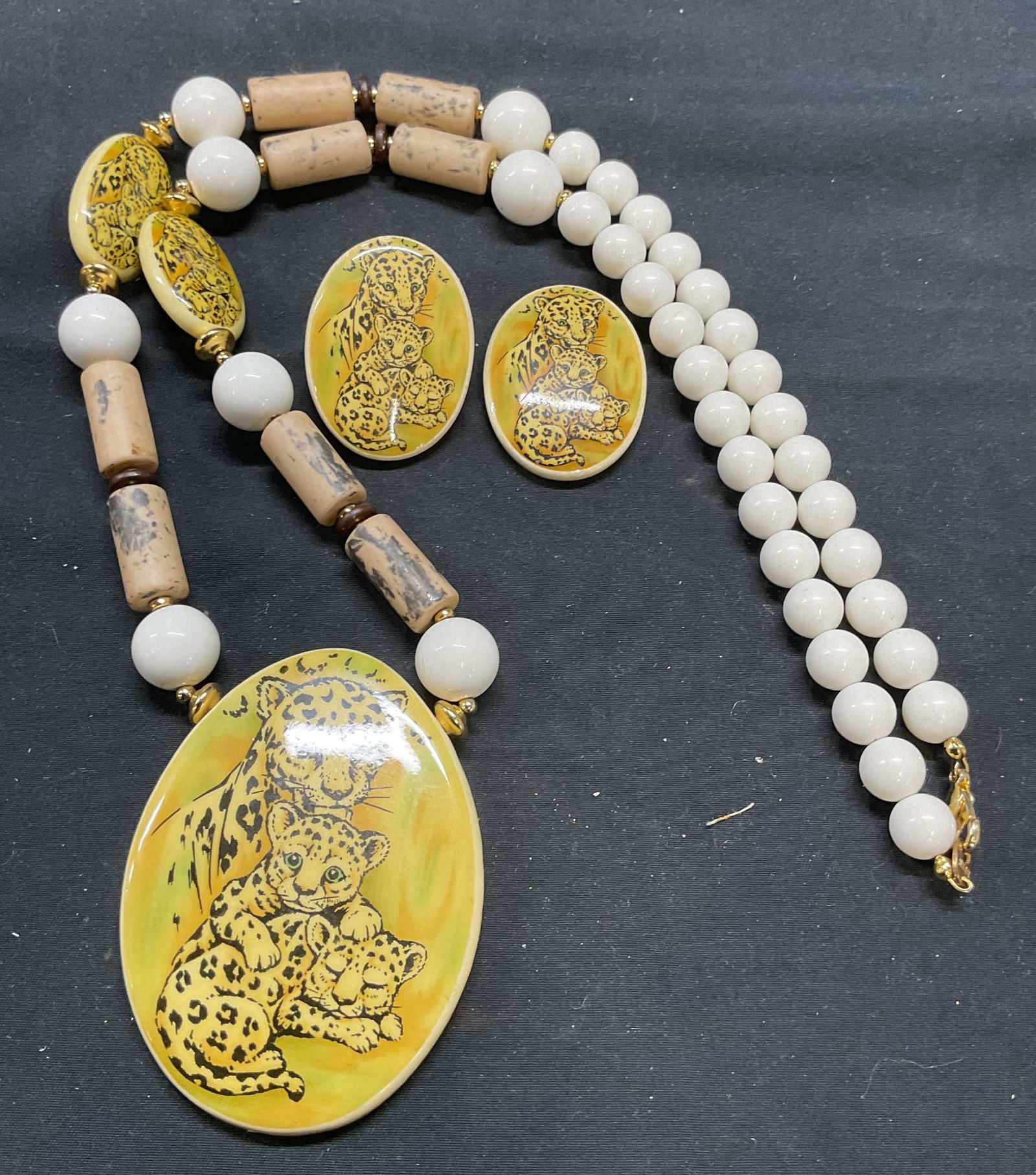 Lot 2 Ceramic Cheetah Necklace & Earrings (1 of 6)