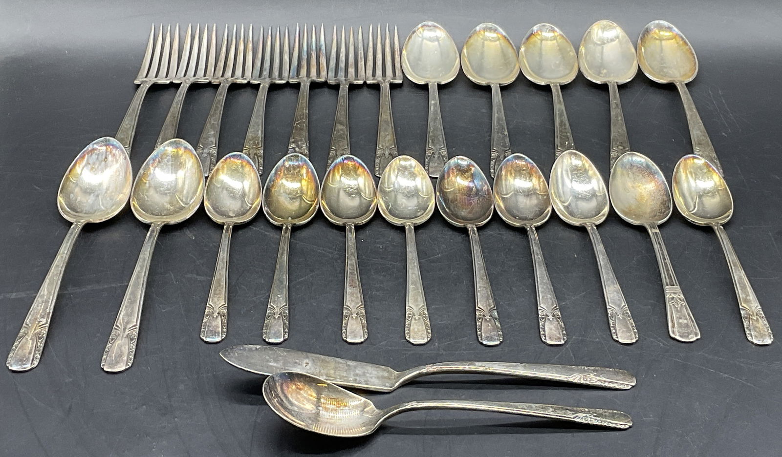 Grp 25 COURT & WM ROGERS & SON Silverware (1 of 9)
