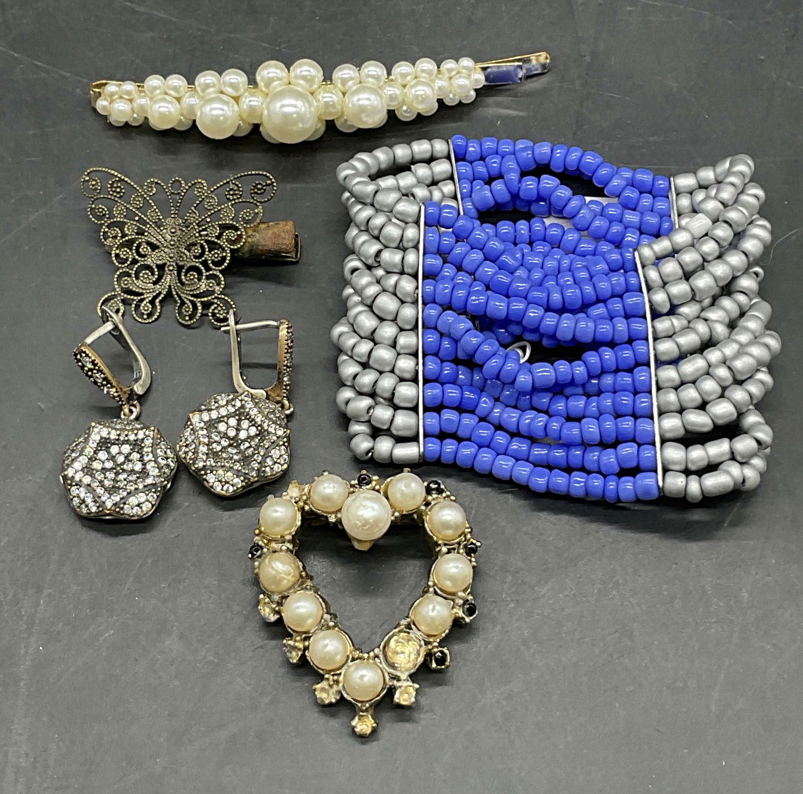 Lot 5 Vintage Earrings, Bracelet, Brooch & More (1 of 8)