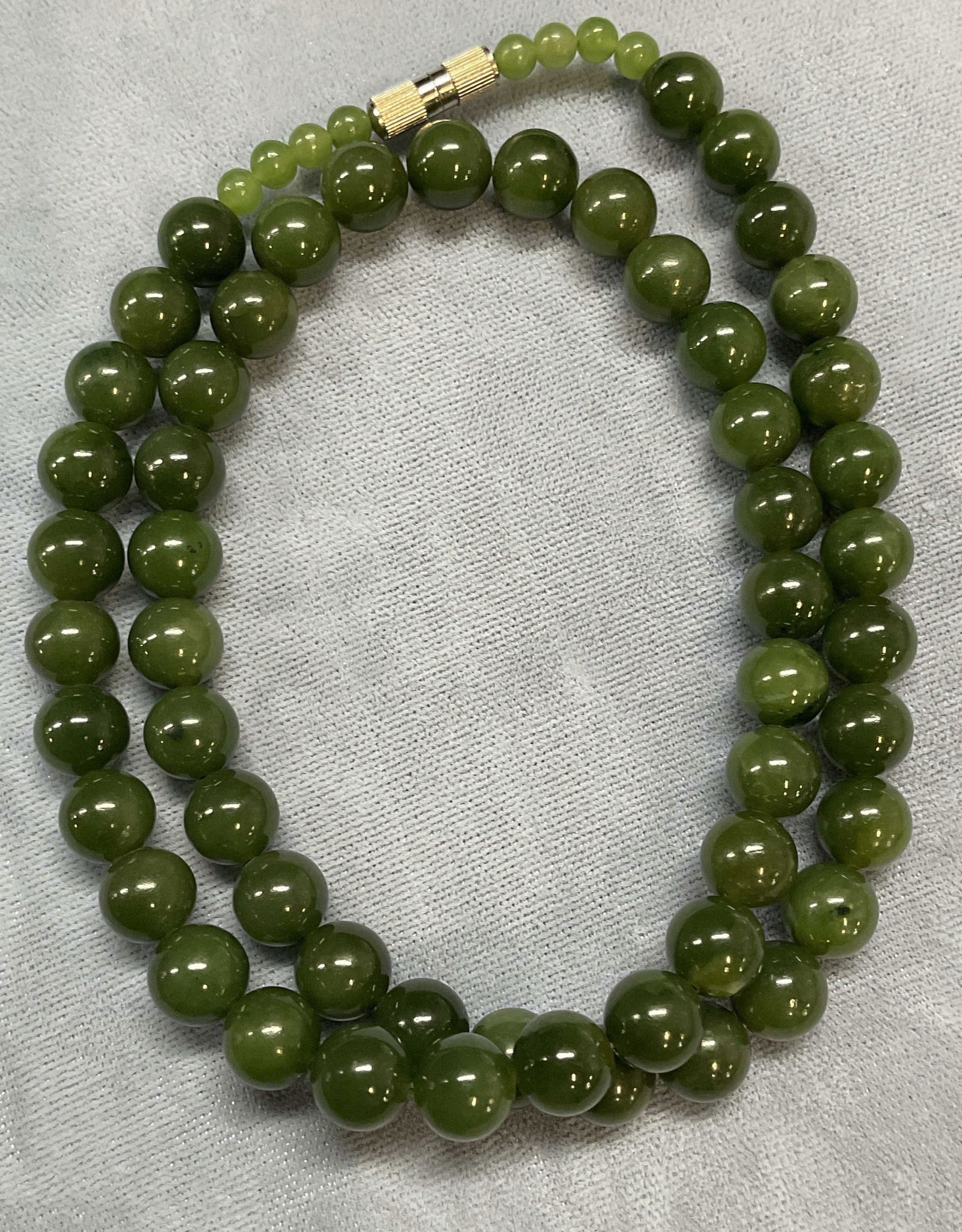 Vintage Nephrite Jade Green Beaded Necklace (1 of 6)