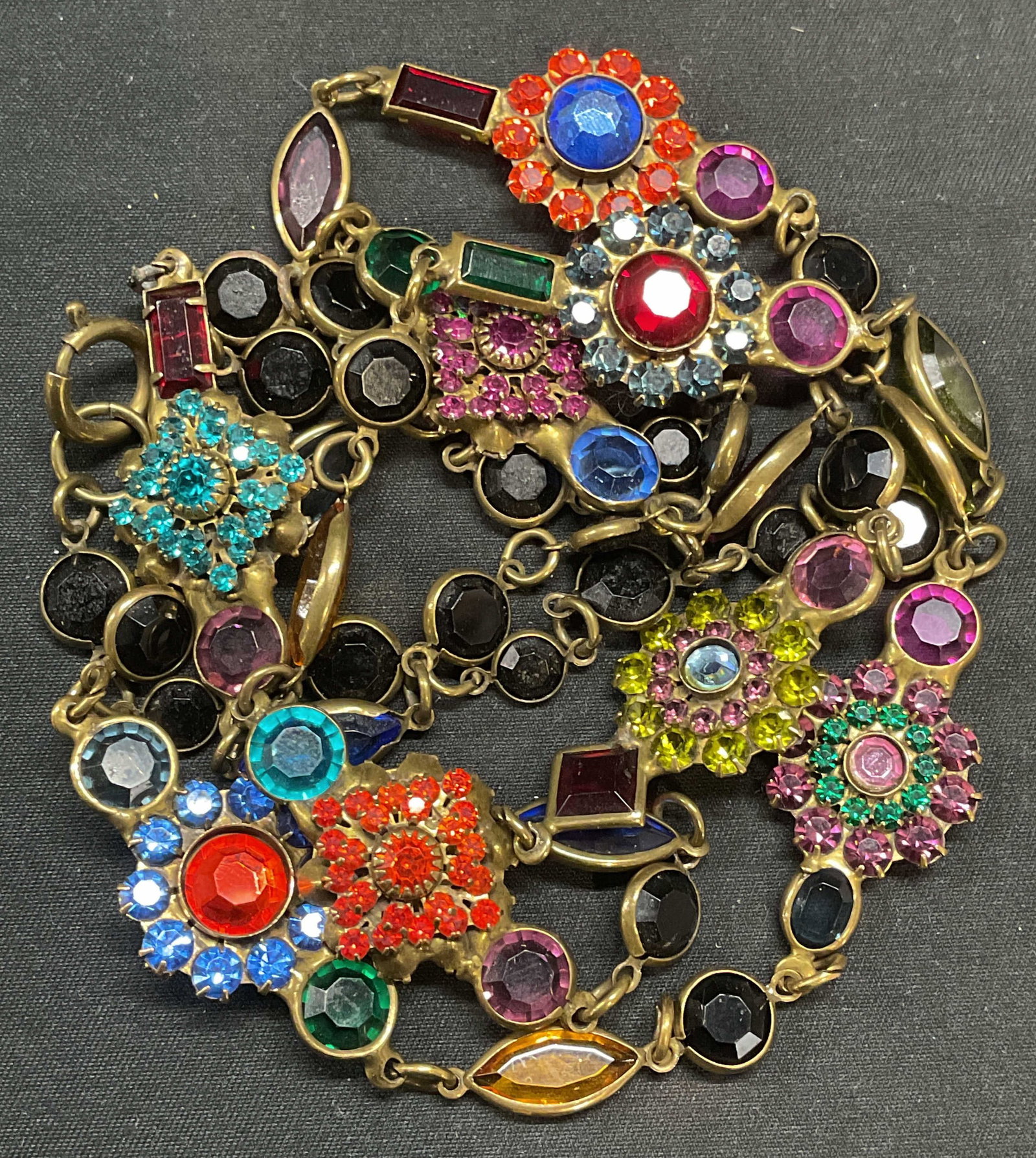 Vintage Sorrelli Gold Tn Crystal Flower Necklace: Vintage Sorrelli gold tone necklace with multicolor crystal and flower motifs. Signed on hang tag. Drop length approx. 18 inches. Some surface wear including scratching observed. Jewelry, estate jewel