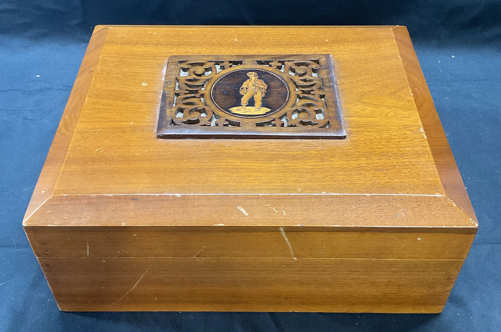 Vintage Decatur Industries Wood Figural Box (1 of 8)