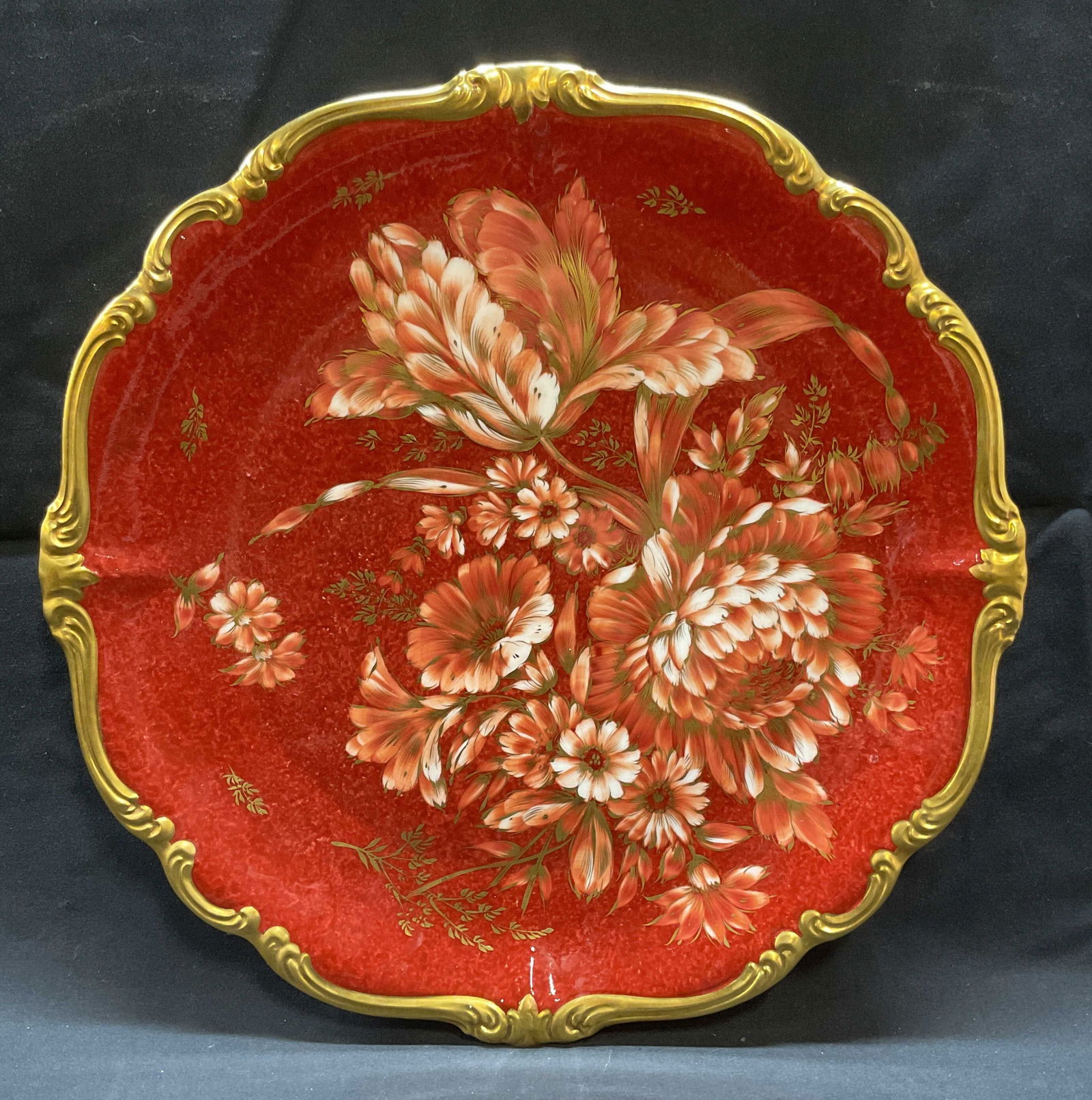 Rosenthal Pompadour Zaubergarten Porc Plate: Rosenthal Pompadour Zaubergarten porcelain plate. Red with hand painted floral pattern and gilt decoration. Signed on underside. Made in Germany. Measures approx. 13 inches wide. Some surface wear inc