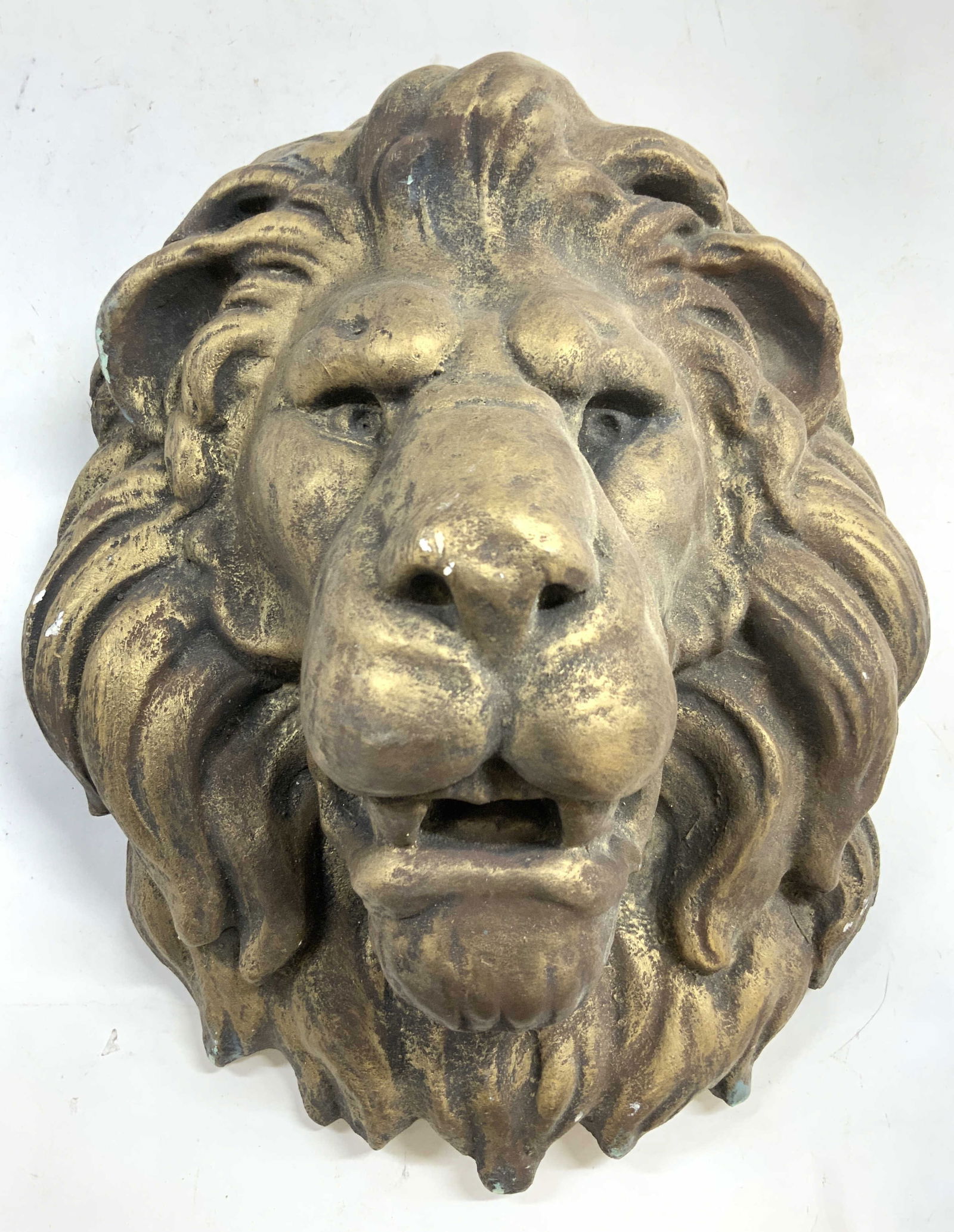 Gilt Plaster Lion Head Wall Hanging (1 of 7)