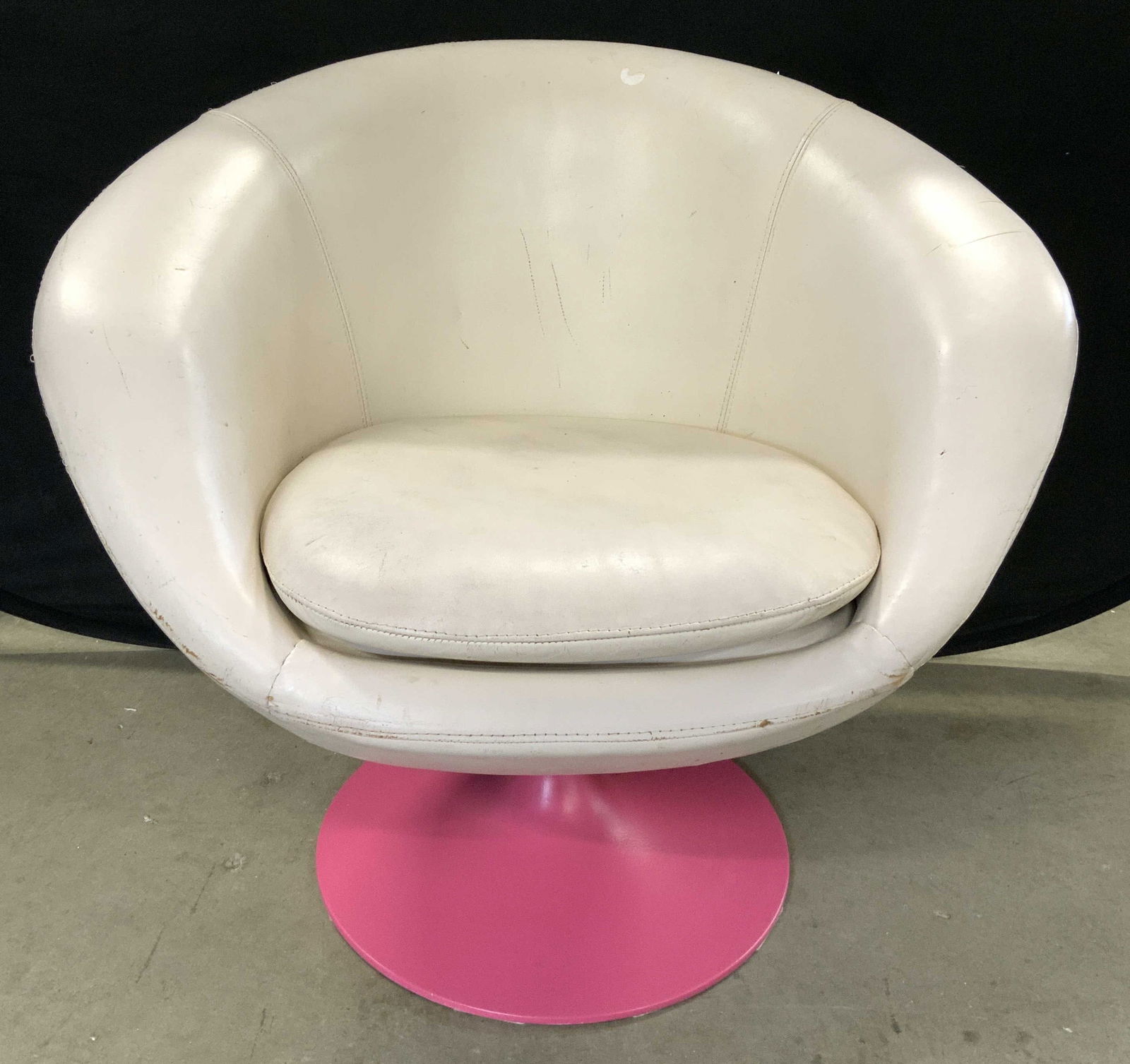 MCM Faux Leather Swivel Lounge Chr W Metal Base (1 of 9)