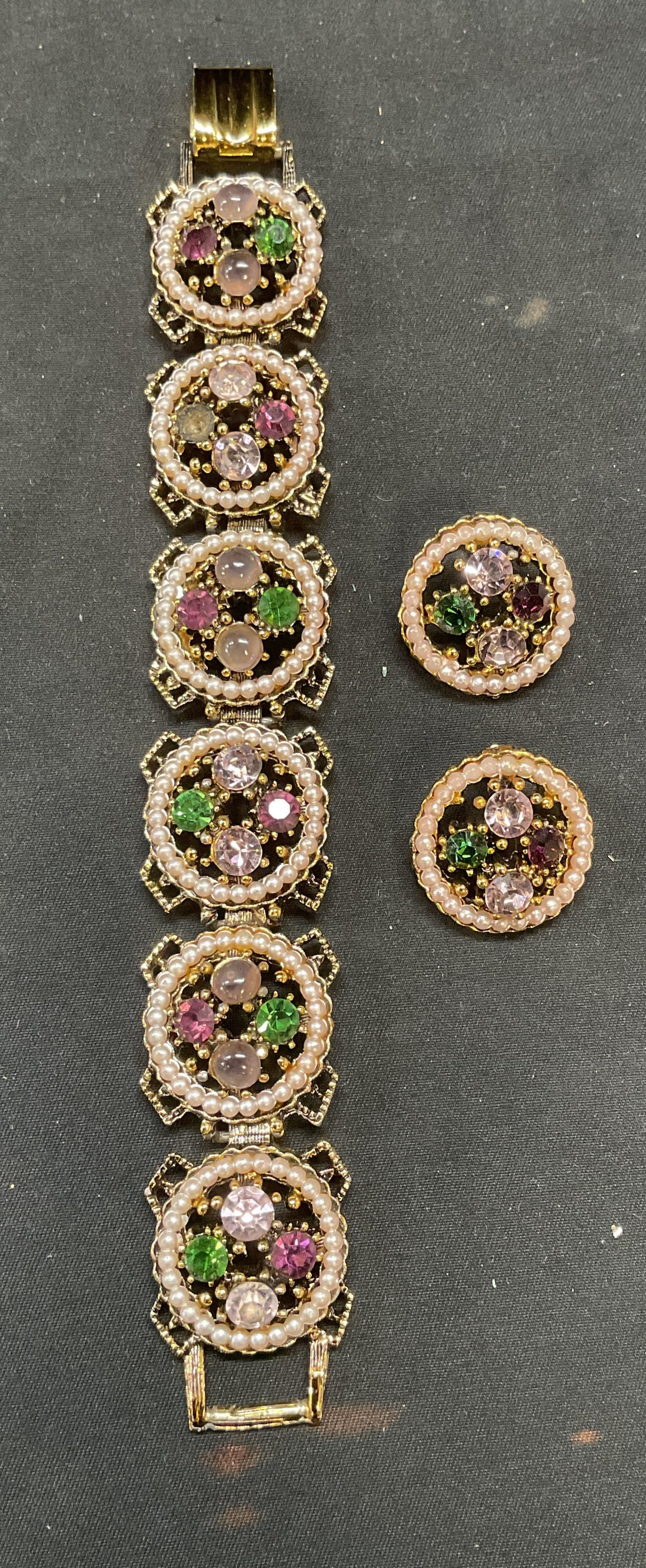 Vintage Gold Tn Faux Pearl Bracelet & Earring Set (1 of 6)