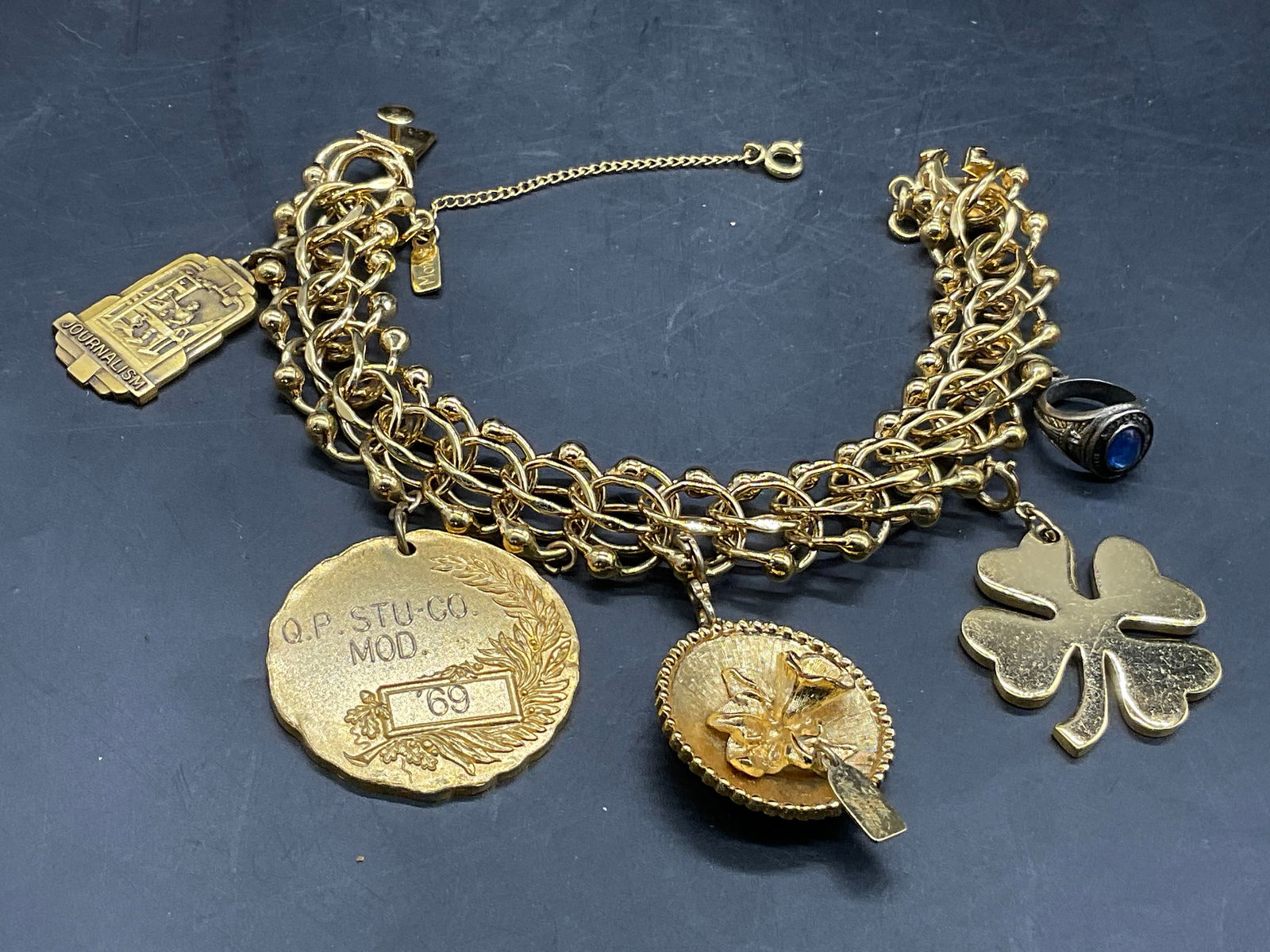 MONET Vntg Charm Bracelet, Silver Plt Ring Charm+ (1 of 13)