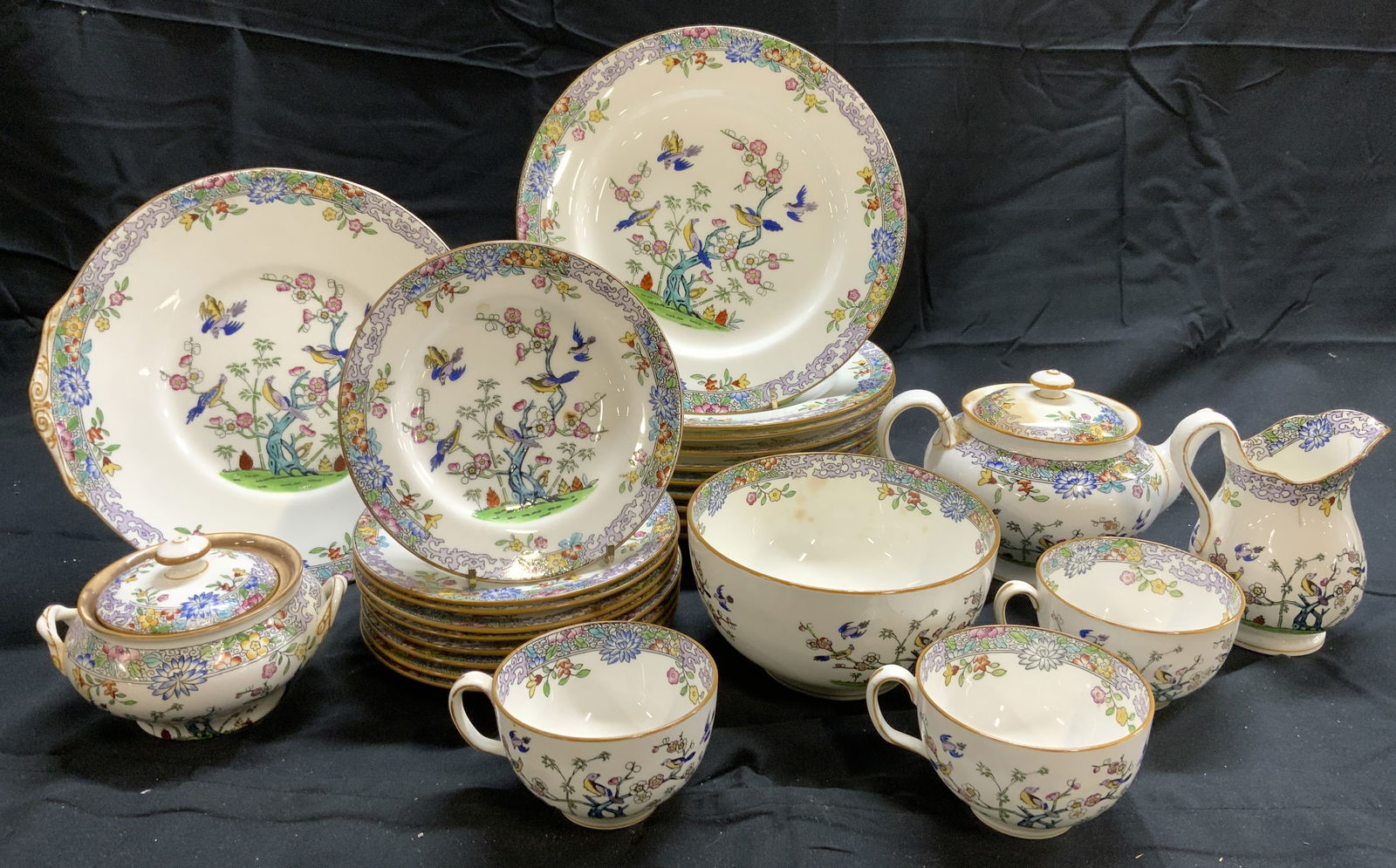 MINTONS Set 27 Vintage Porcelainware (1 of 10)