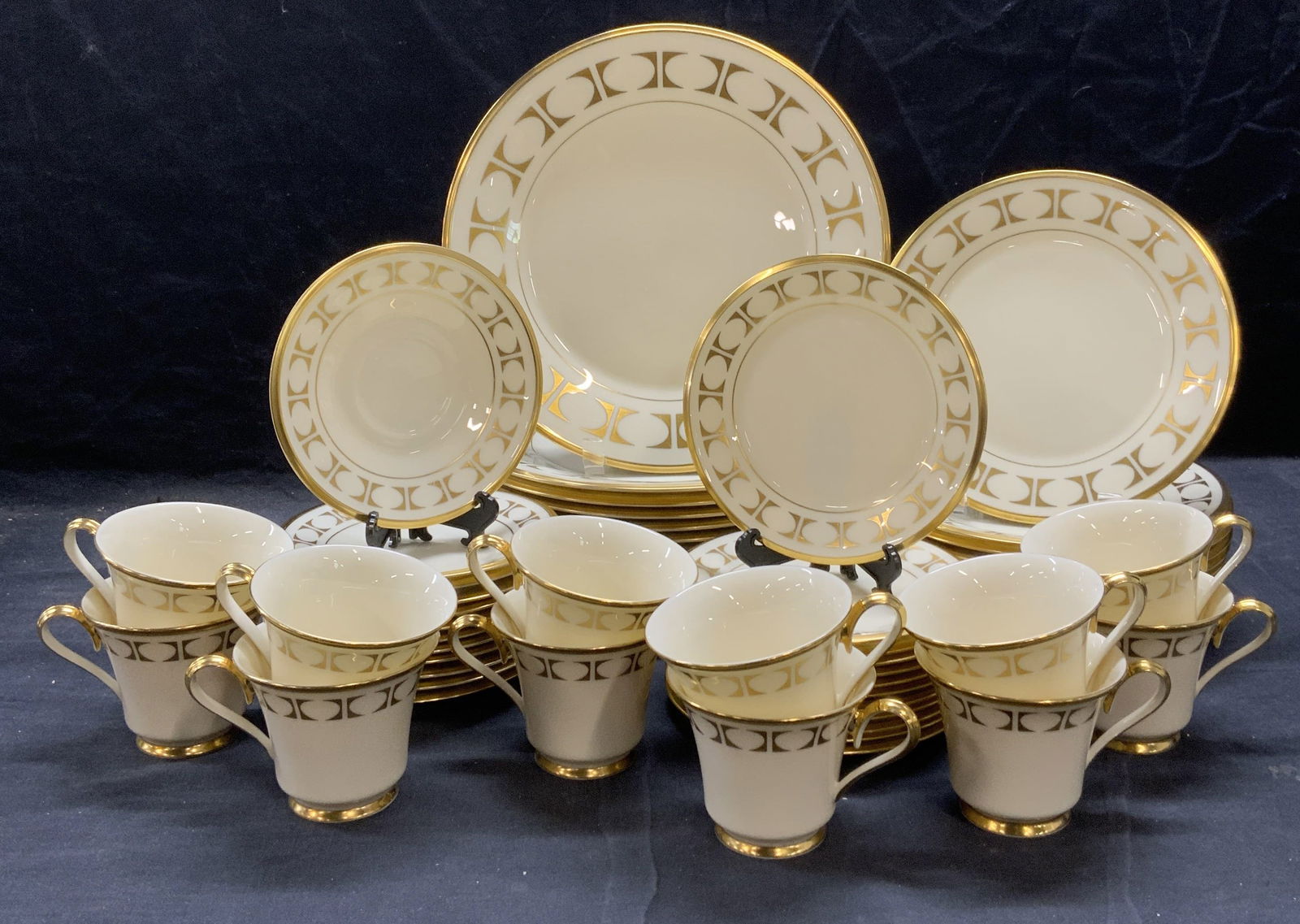 LENOX Tempo Gilt Porcelain Dinnerware Set 60 (1 of 12)