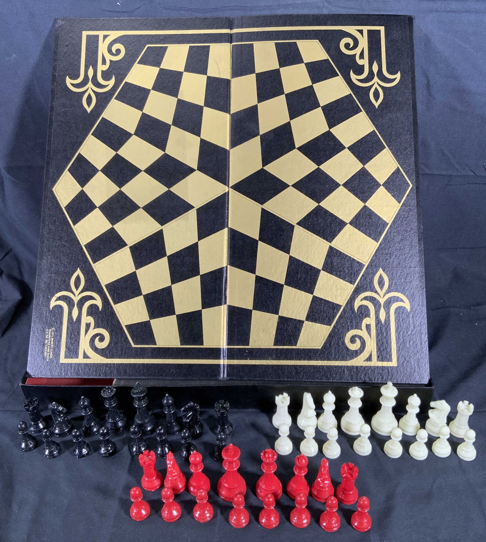 1971 Vintage 3 Person Chess Board & Pieces (1 of 10)