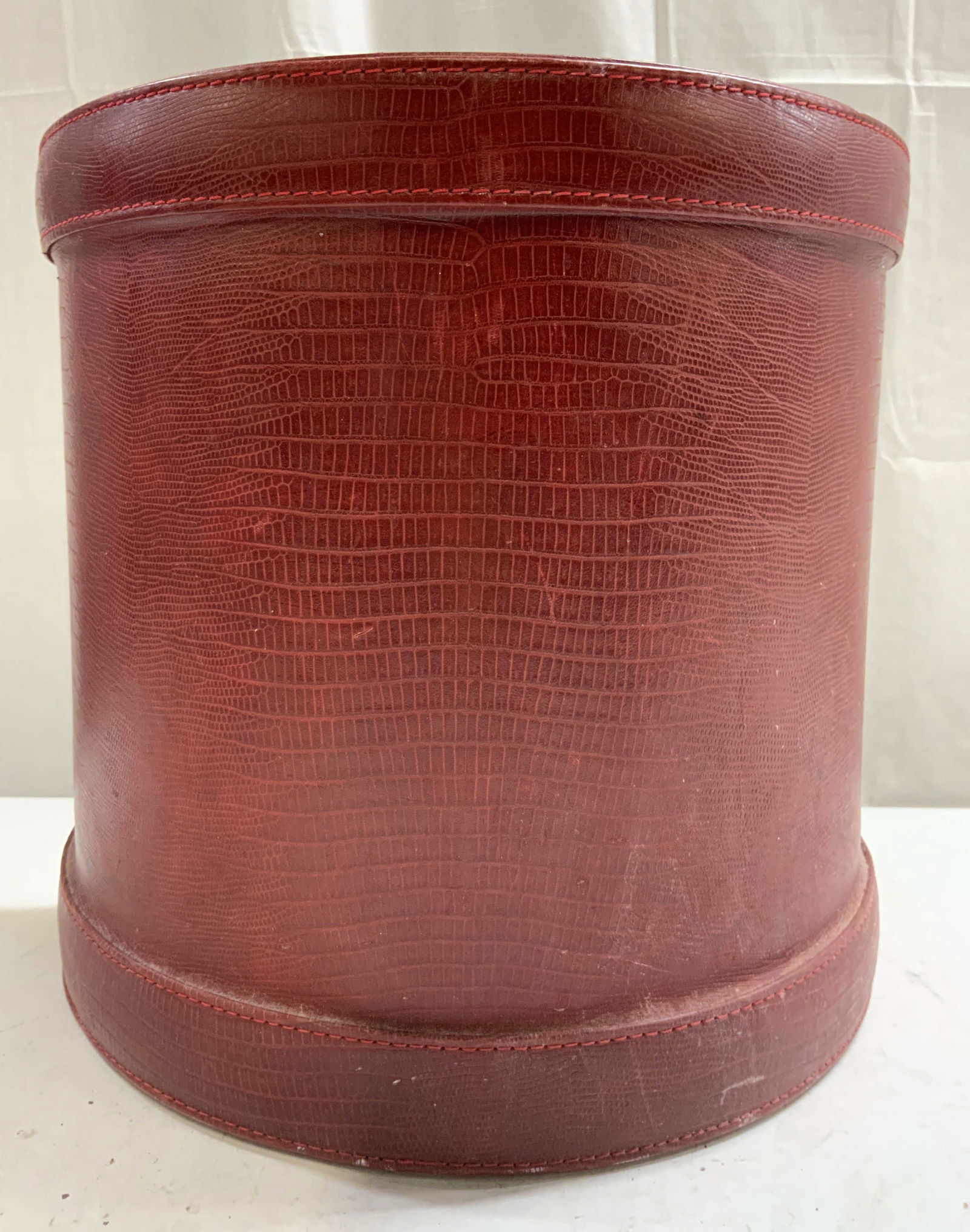 Textured Leather Half Moon Wall Pocket Red (1 of 7)