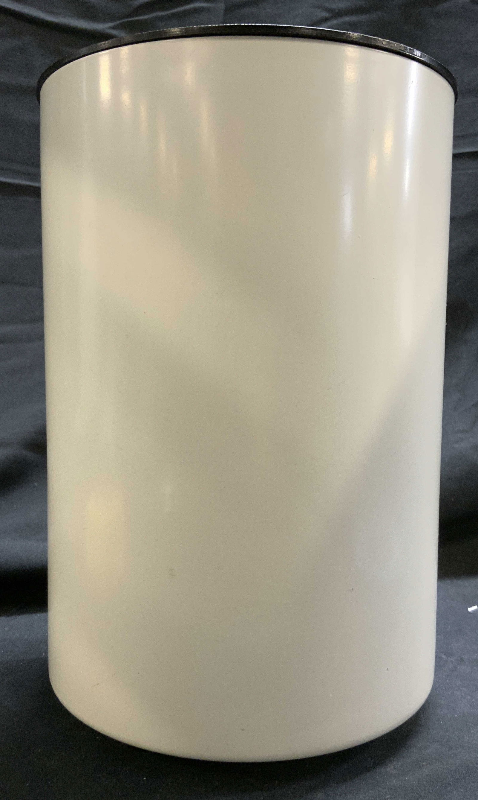 UL Cylindrical Table Lamp W Feet (1 of 7)
