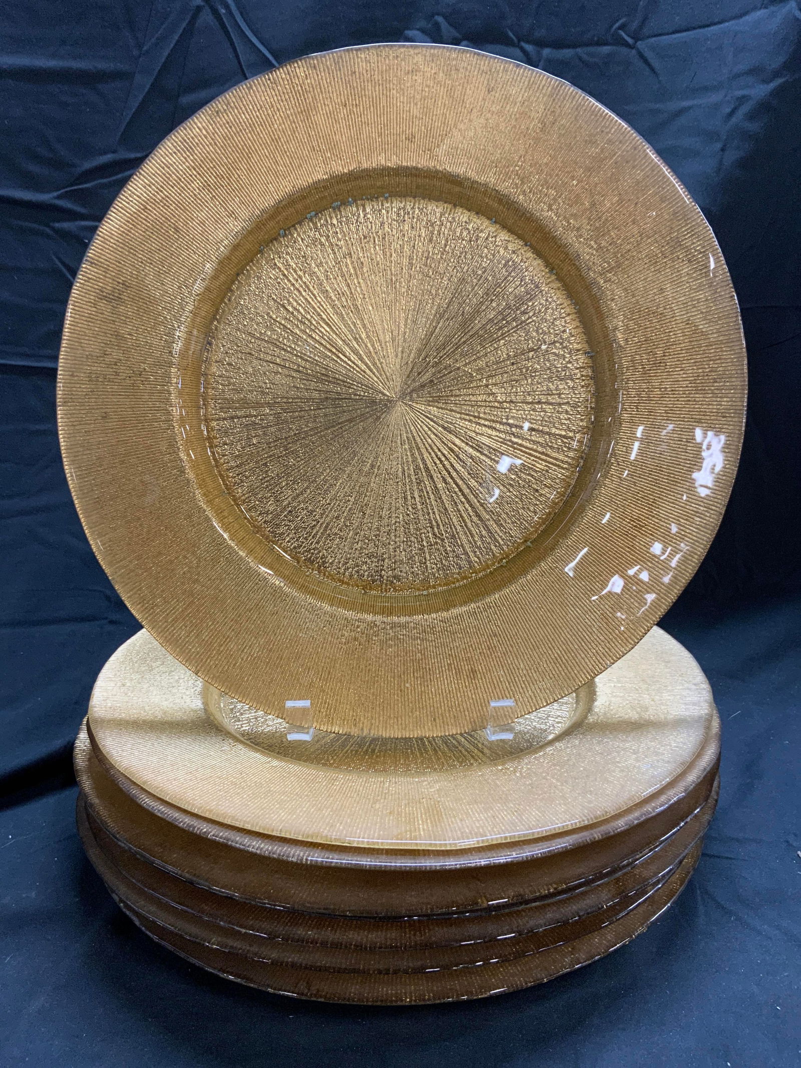 Jay American Atelier Fusion 8 Gilt Glass Chargers: Plates appear to possibly be Jay American Atelier Fusion. Lot includes 8 charger plates. Each are glass with gilt detail to undersides. Each chair Fer measures approximately 13 inches diameter. Plates