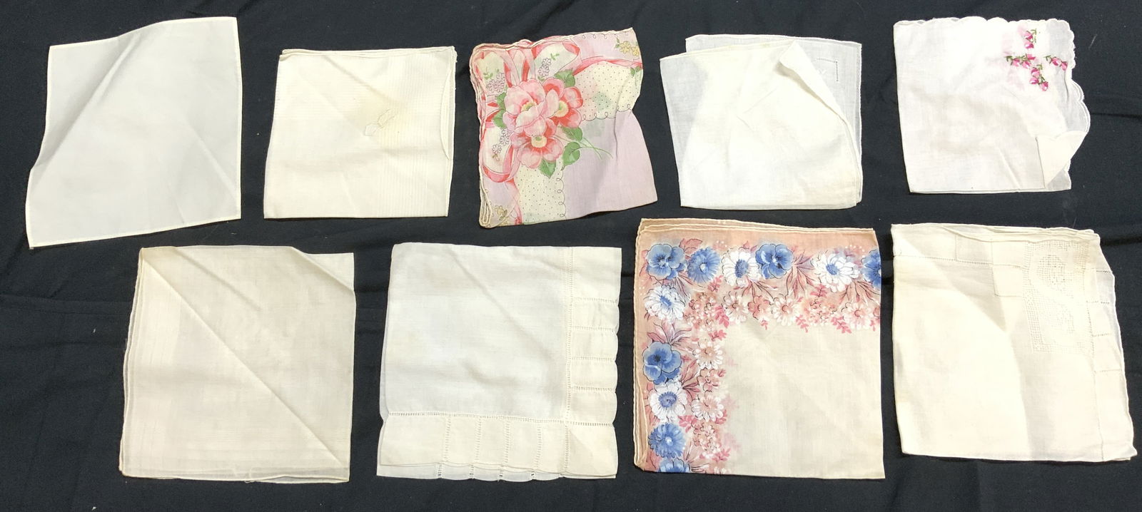 Lot 9 Vintage Assorted Table Linens (1 of 7)