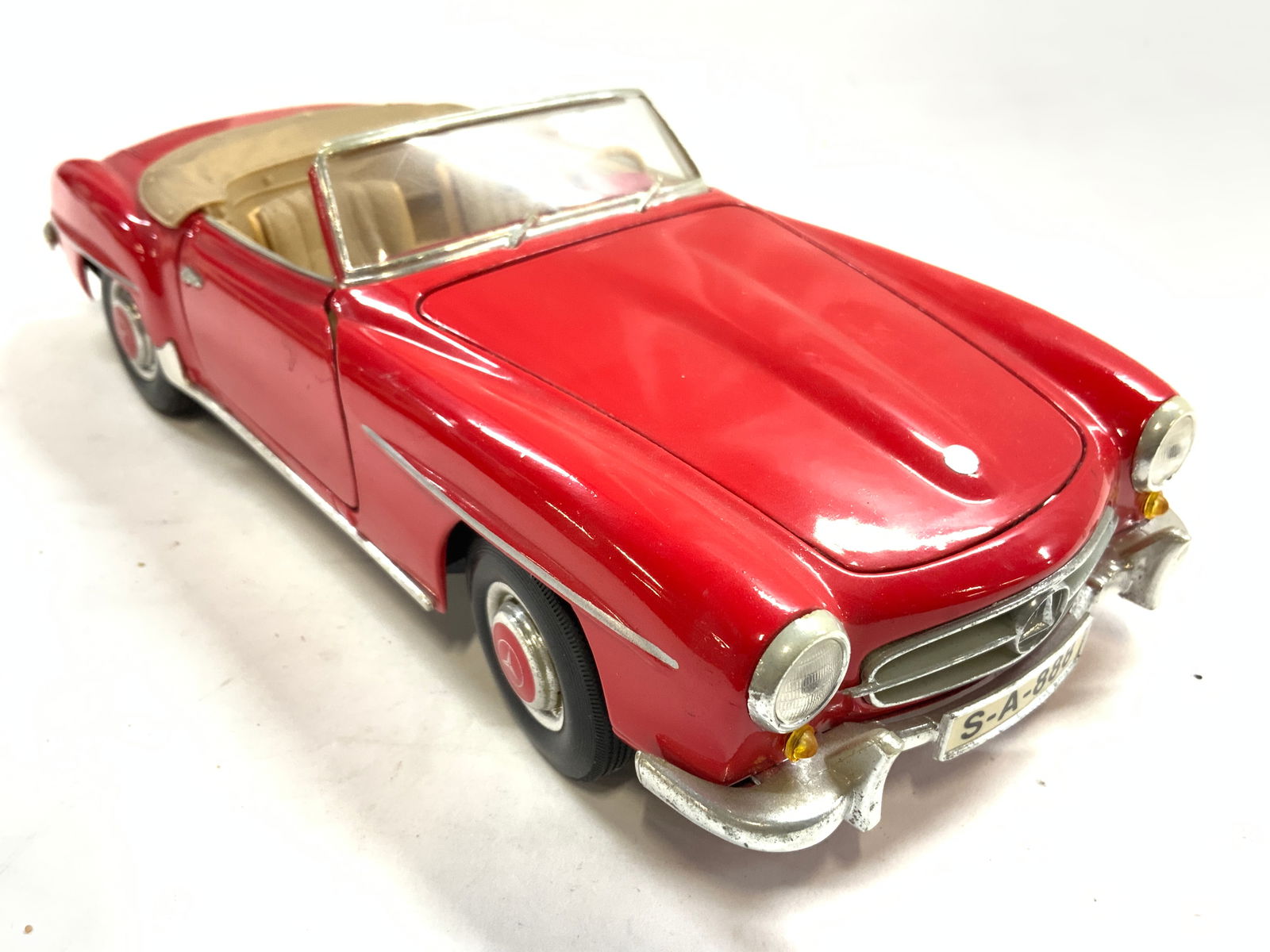 MAISTO Mercedes Benz 190SL 1955 Model Car Red (1 of 8)