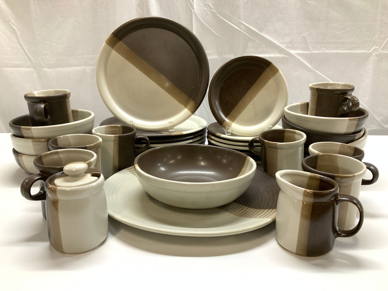 Mid Cent McCoy Stoneware Tableware Set 33, USA (1 of 8)