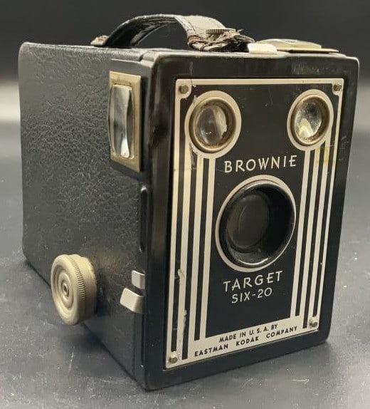 Eastman Kodak Brownie Target Six-20 Camera (1 of 9)